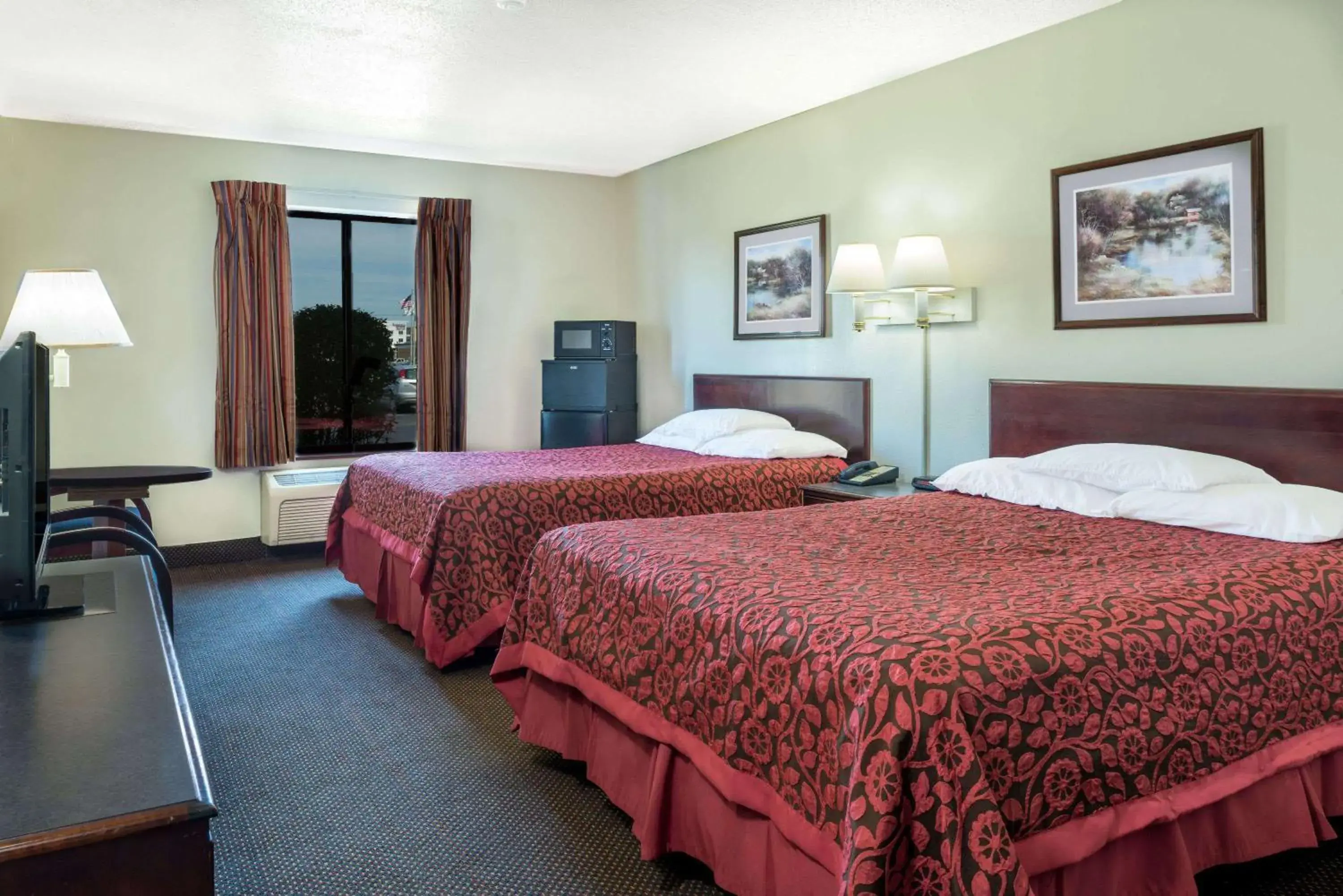 Photo of the whole room, Bed in Days Inn by Wyndham Pontoon Beach Photo of the whole room, Bed in Days Inn by Wyndham Pontoon Beach