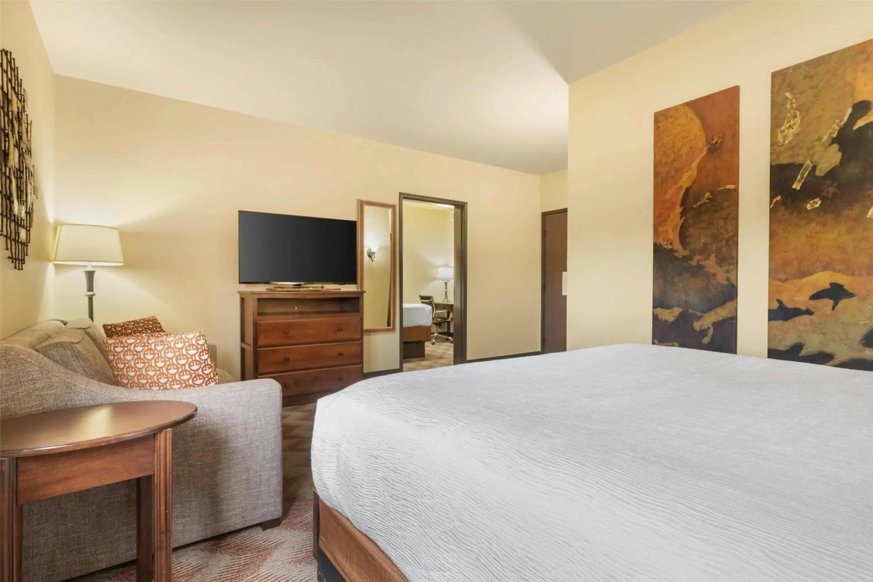 Bedroom, Bed in Best Western PLUS Cimarron Hotel & Suites Bedroom, Bed in Best Western PLUS Cimarron Hotel & Suites