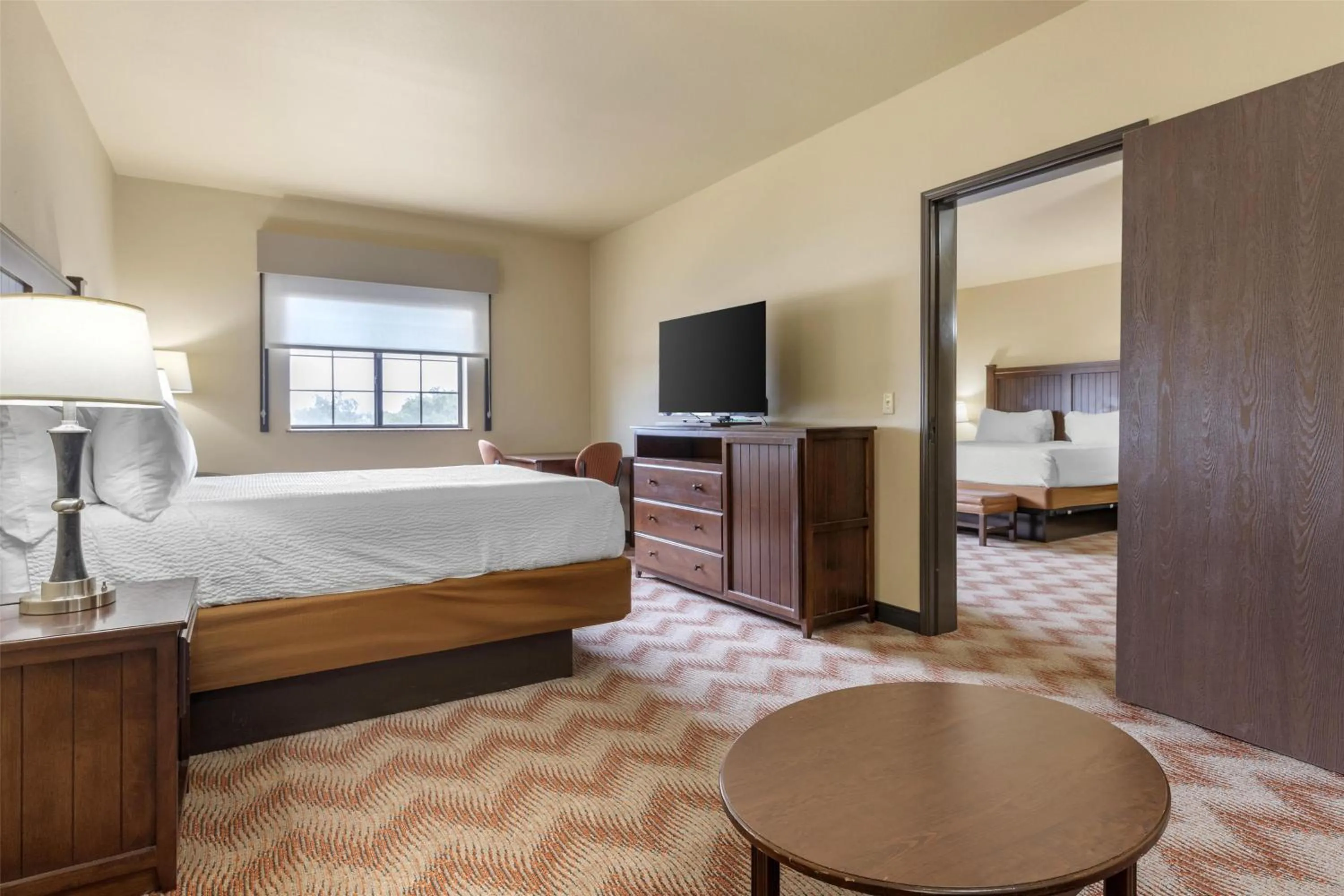 Bedroom, Bed in Best Western PLUS Cimarron Hotel & Suites