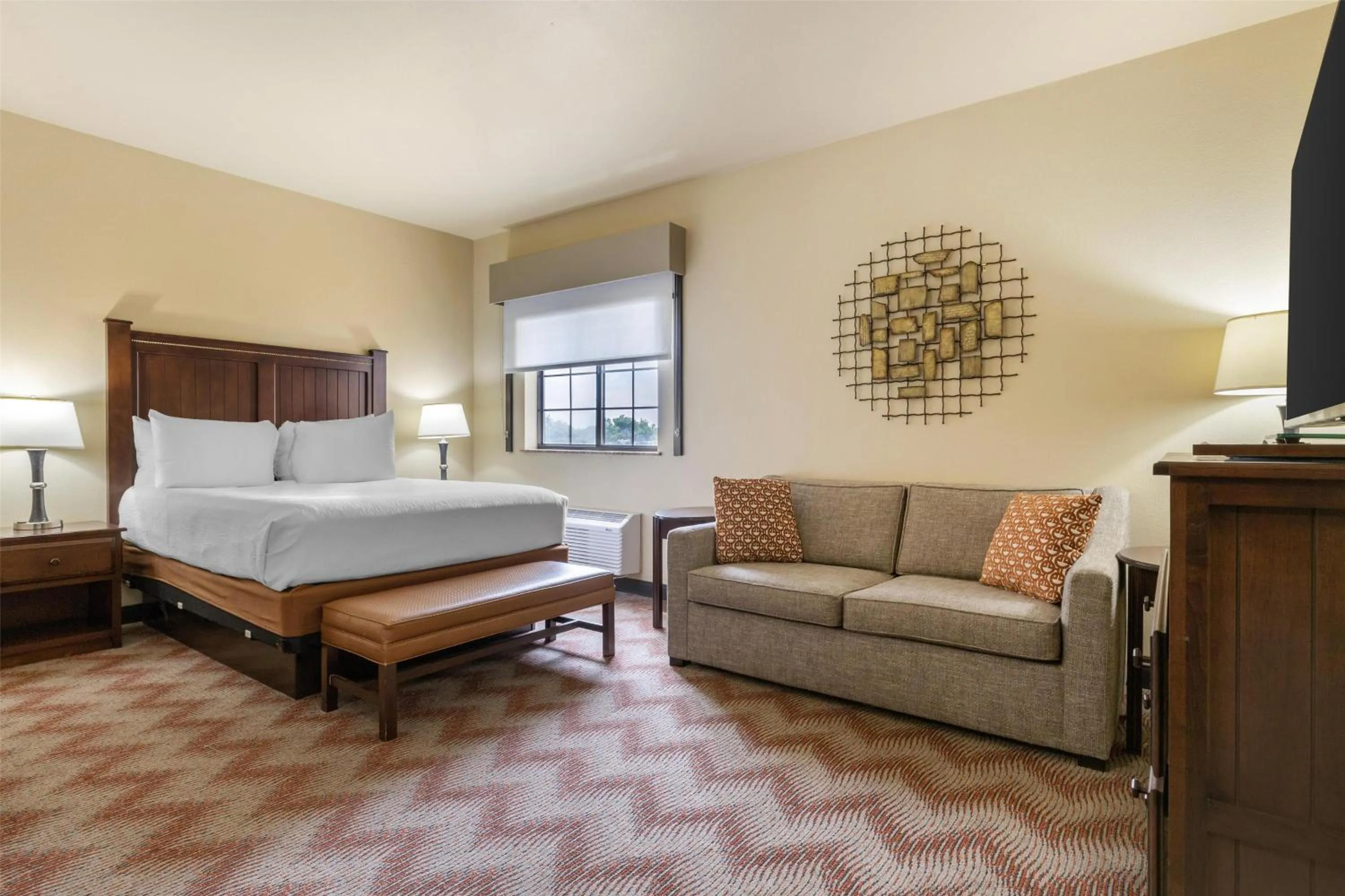 Bedroom, Bed in Best Western PLUS Cimarron Hotel & Suites