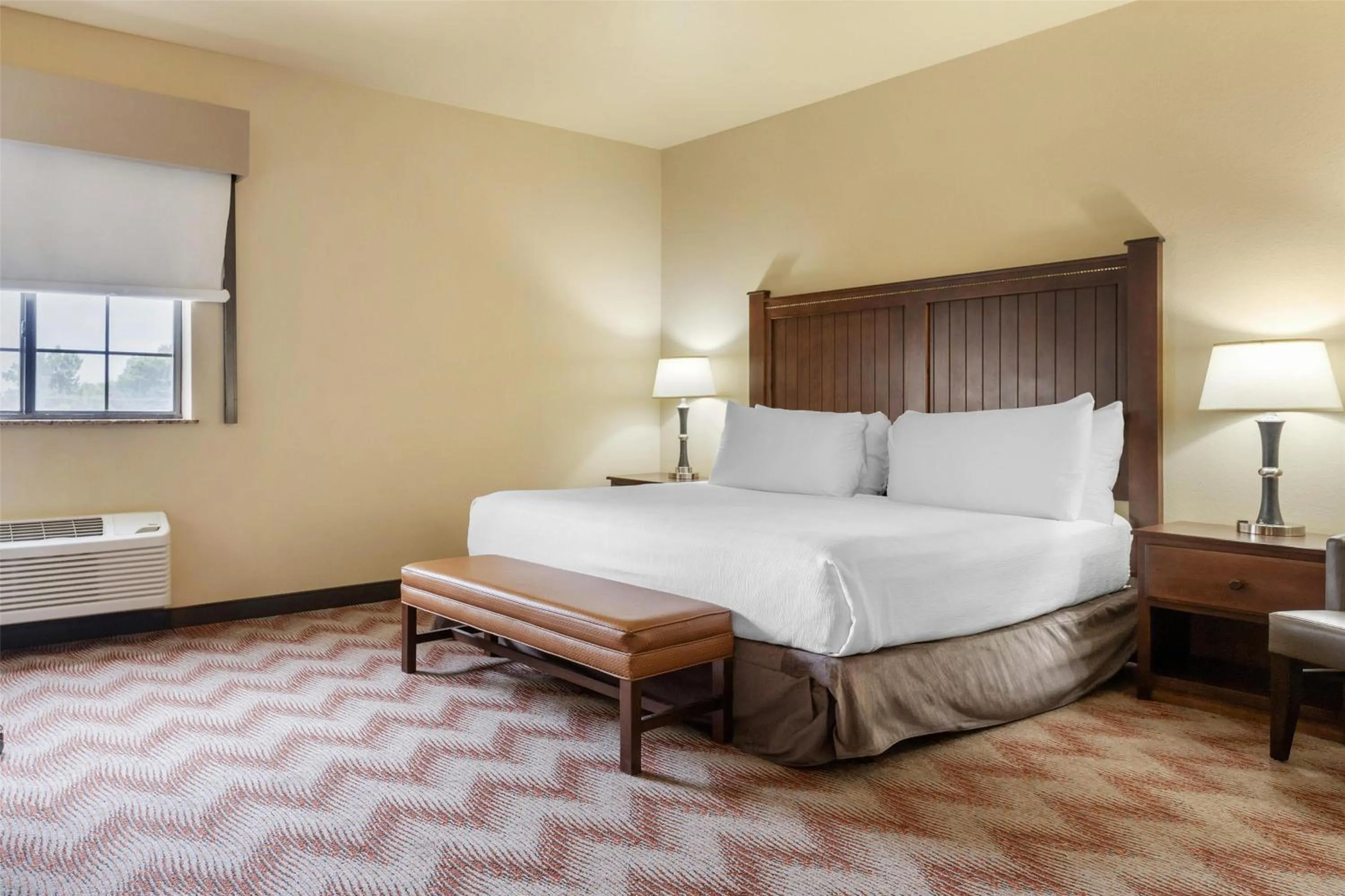 Bedroom, Bed in Best Western PLUS Cimarron Hotel & Suites