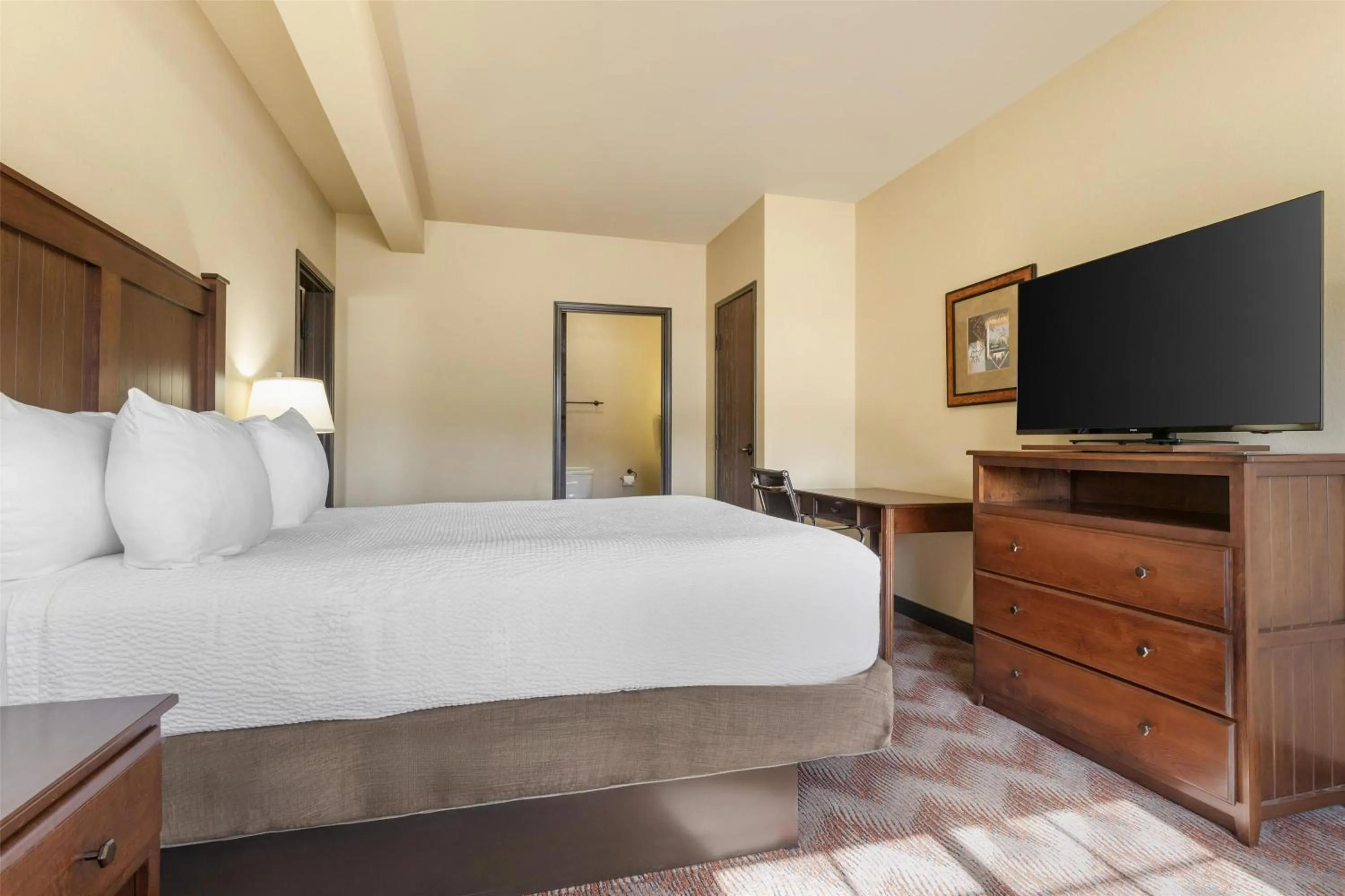 Bedroom, Bed in Best Western PLUS Cimarron Hotel & Suites