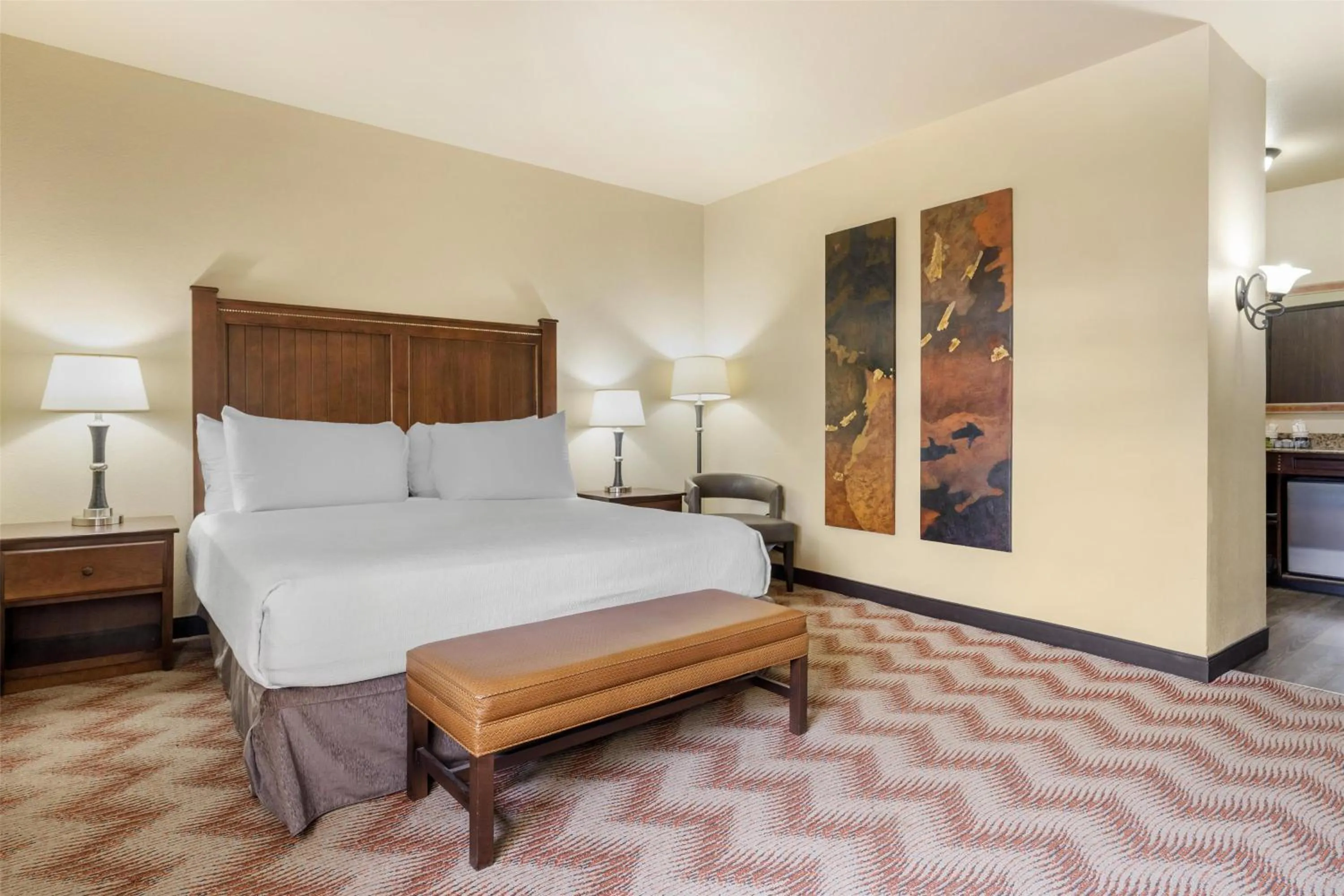 Bedroom, Bed in Best Western PLUS Cimarron Hotel & Suites