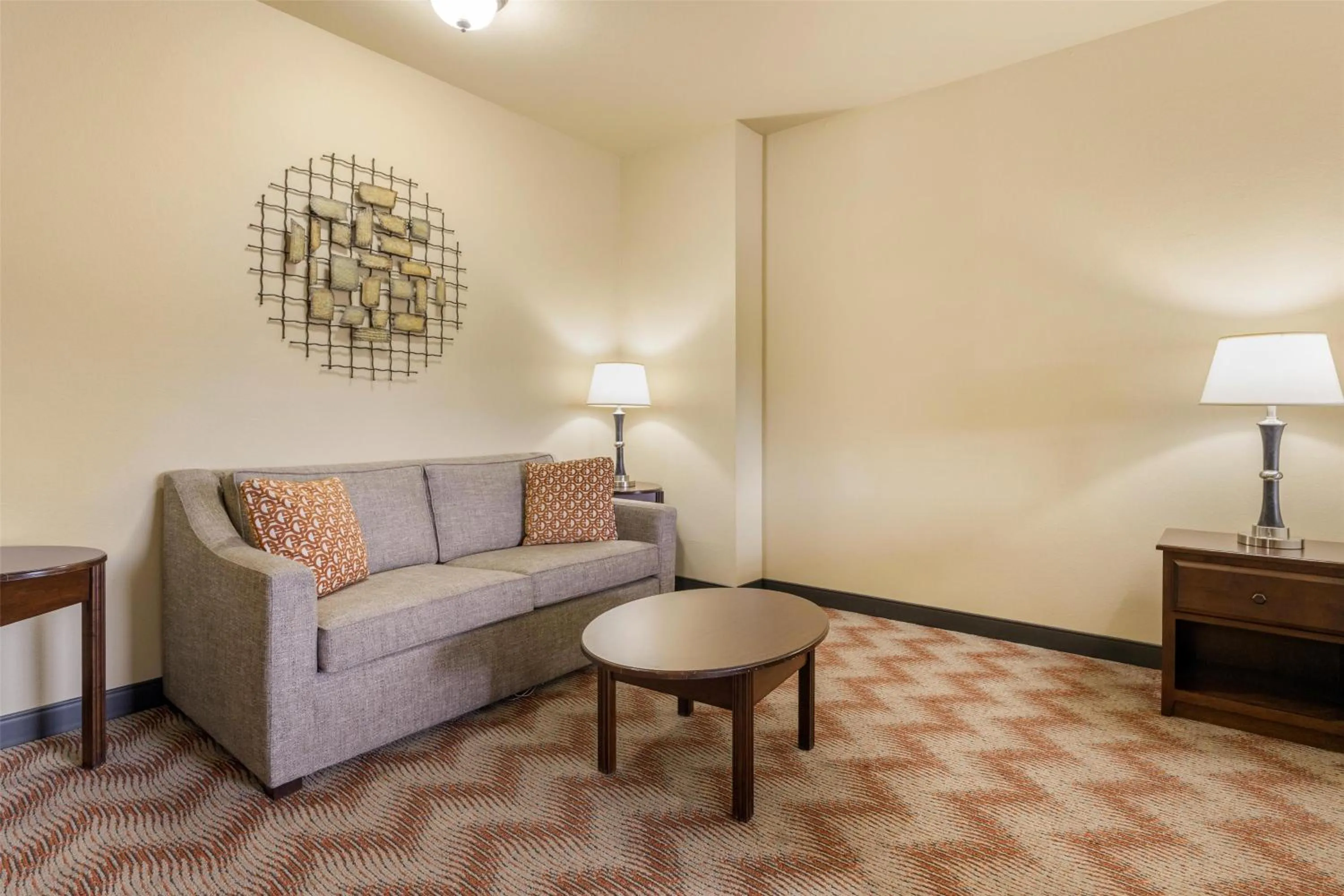 Bedroom in Best Western PLUS Cimarron Hotel & Suites