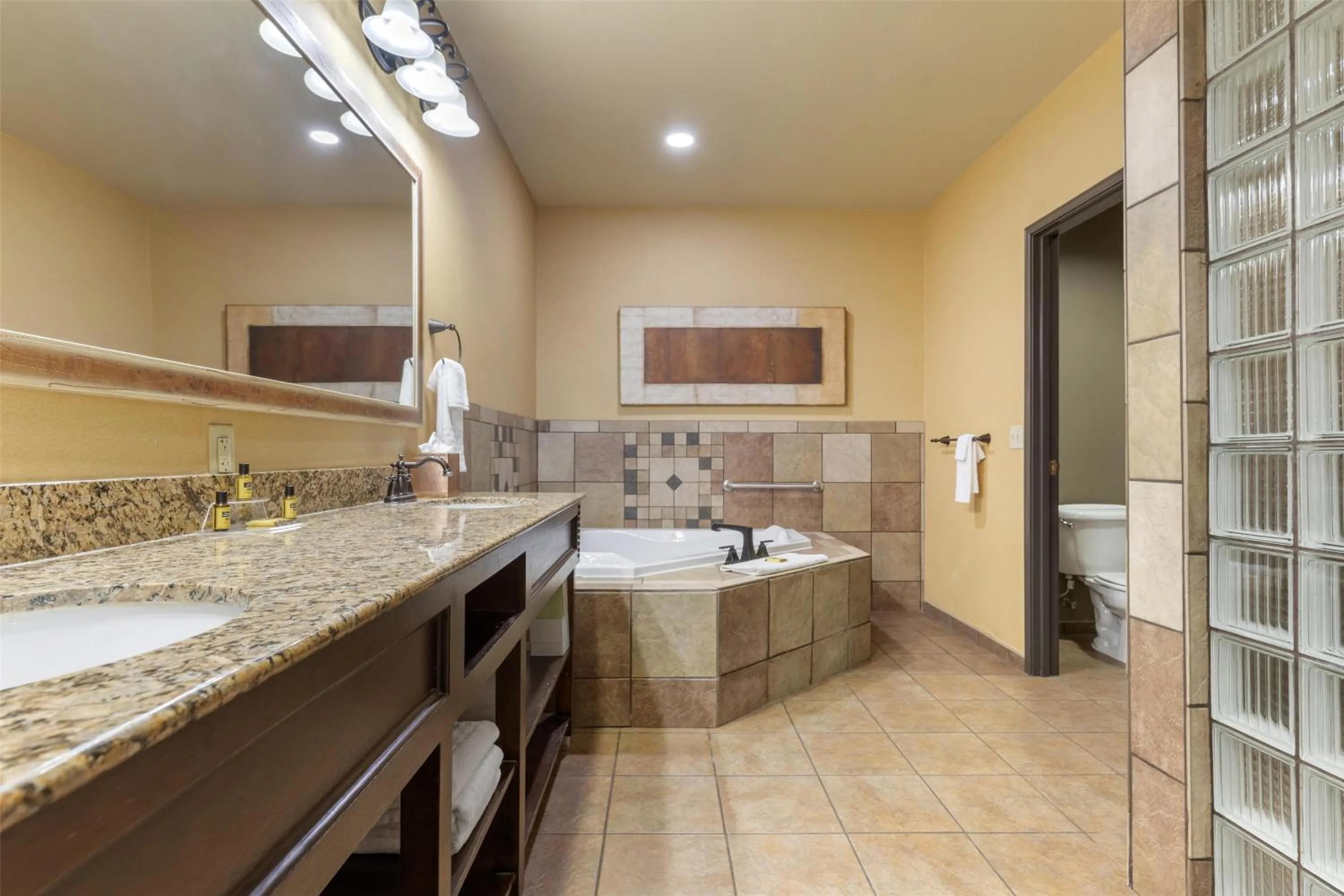 Bathroom in Best Western PLUS Cimarron Hotel & Suites