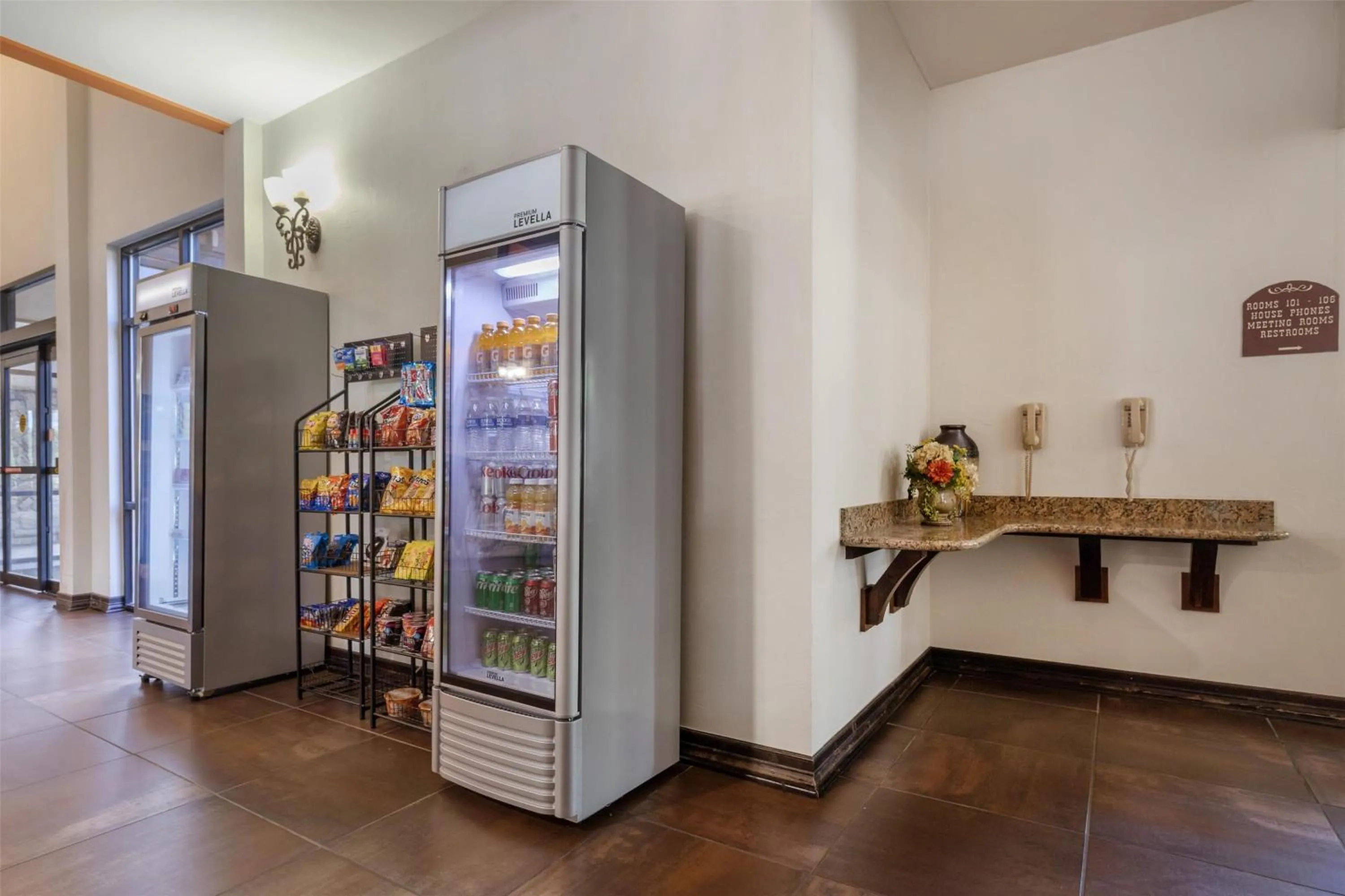 Property building in Best Western PLUS Cimarron Hotel & Suites