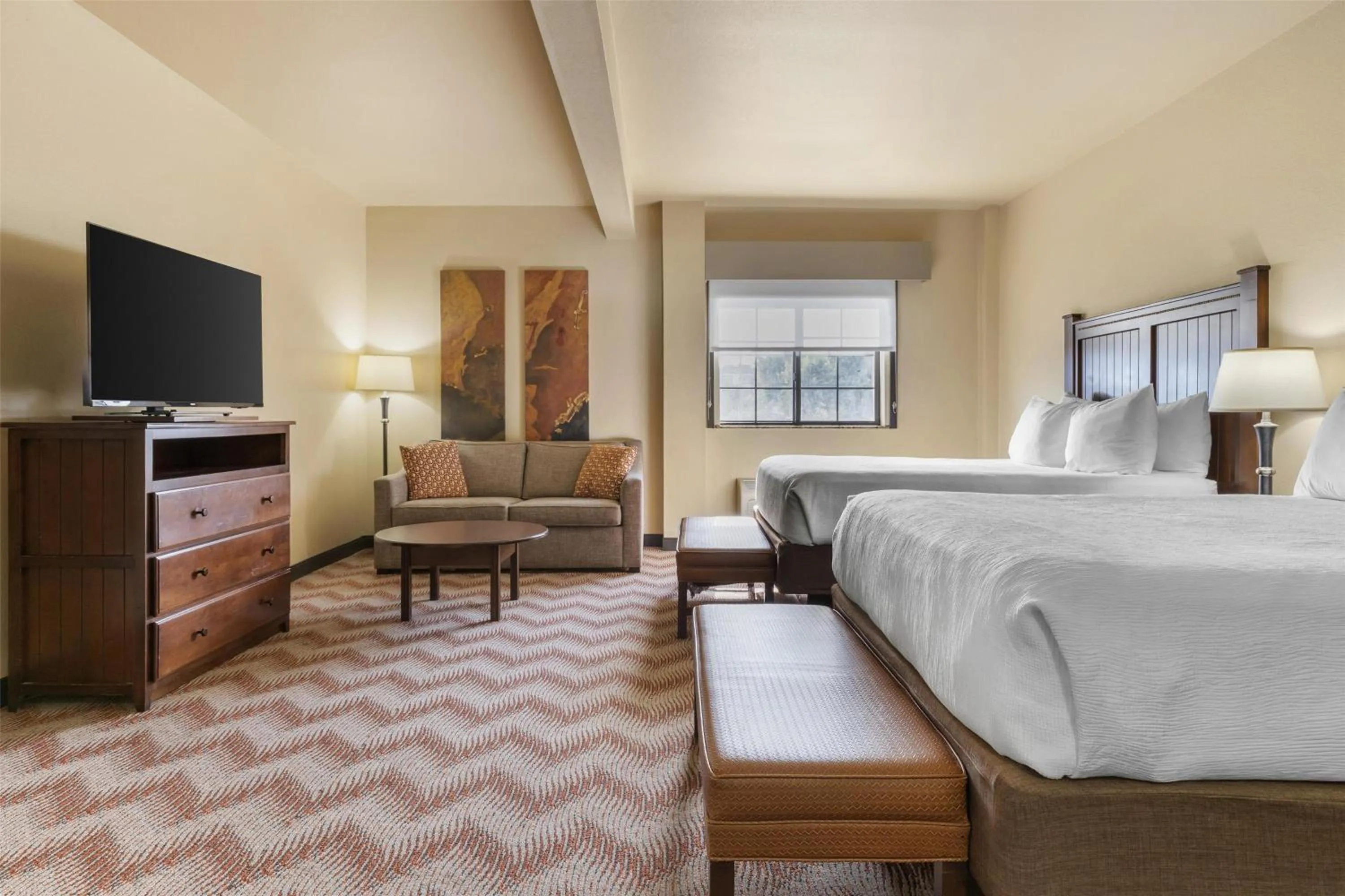 Bedroom, Bed in Best Western PLUS Cimarron Hotel & Suites