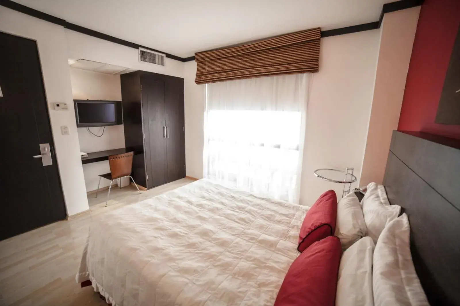 Double or Twin Room in Hotel Inglaterra Double or Twin Room in Hotel Inglaterra