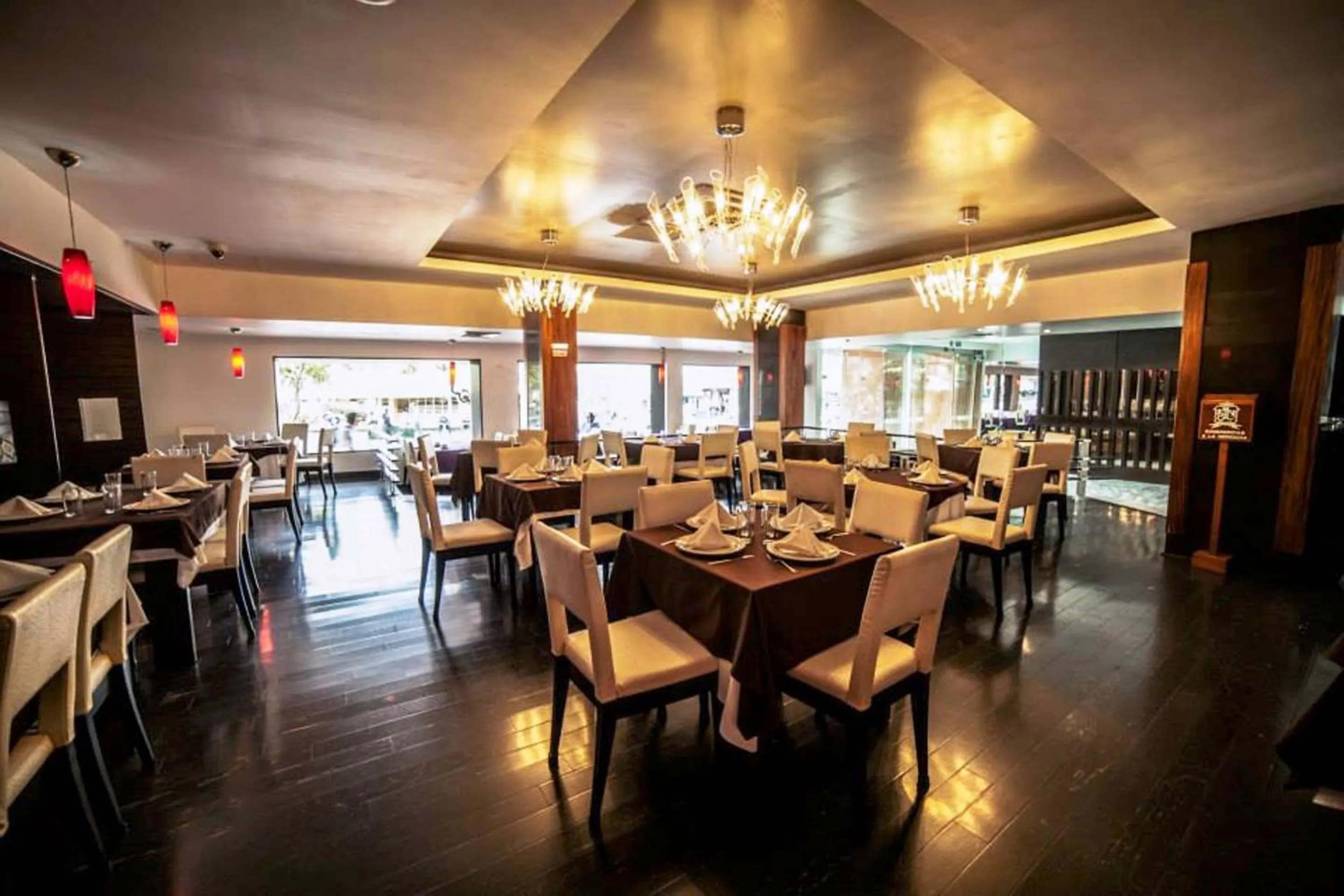 Restaurant/places to eat in Hotel Inglaterra