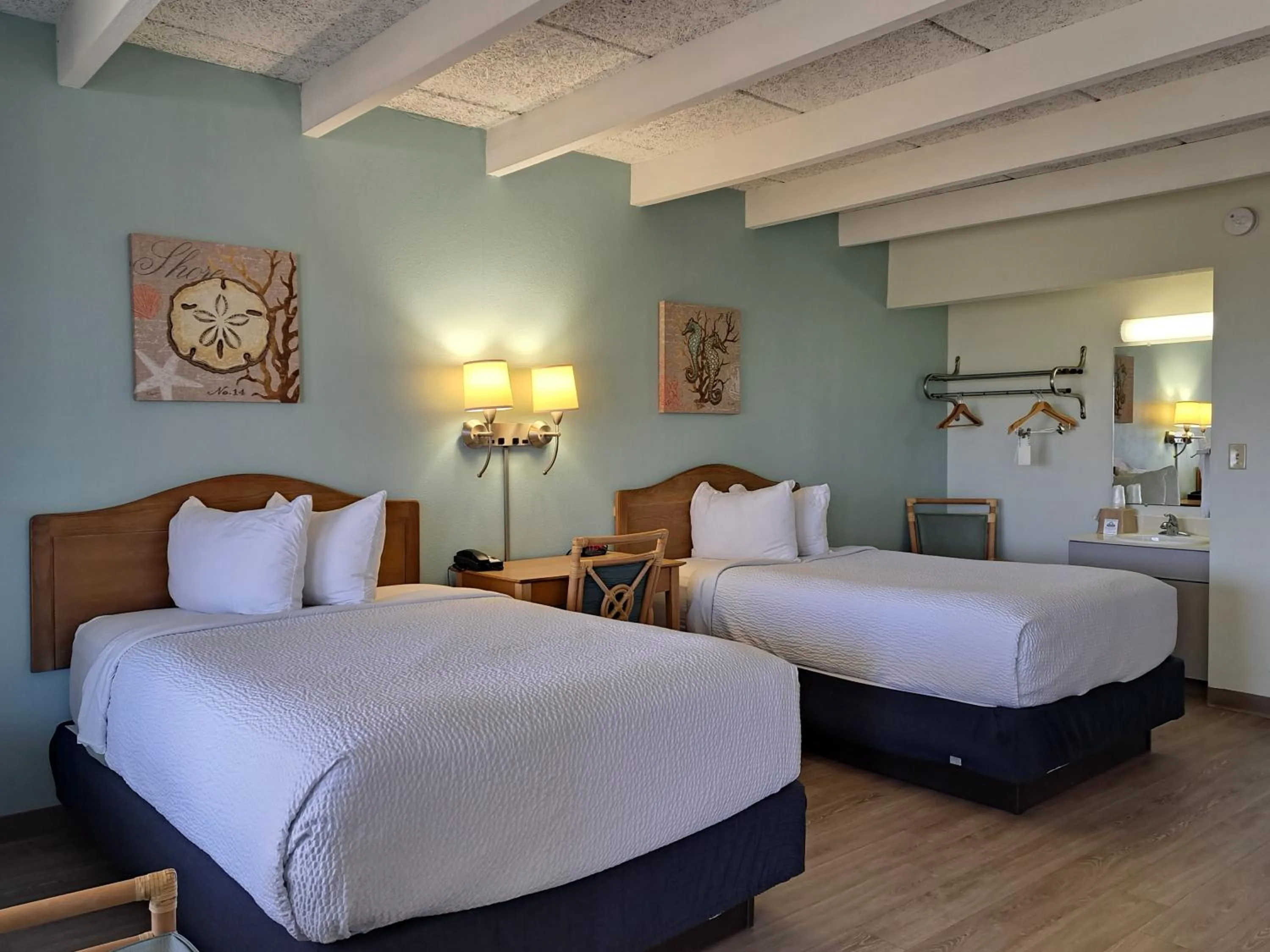 Bed in Days Inn & Suites by Wyndham Jekyll Island