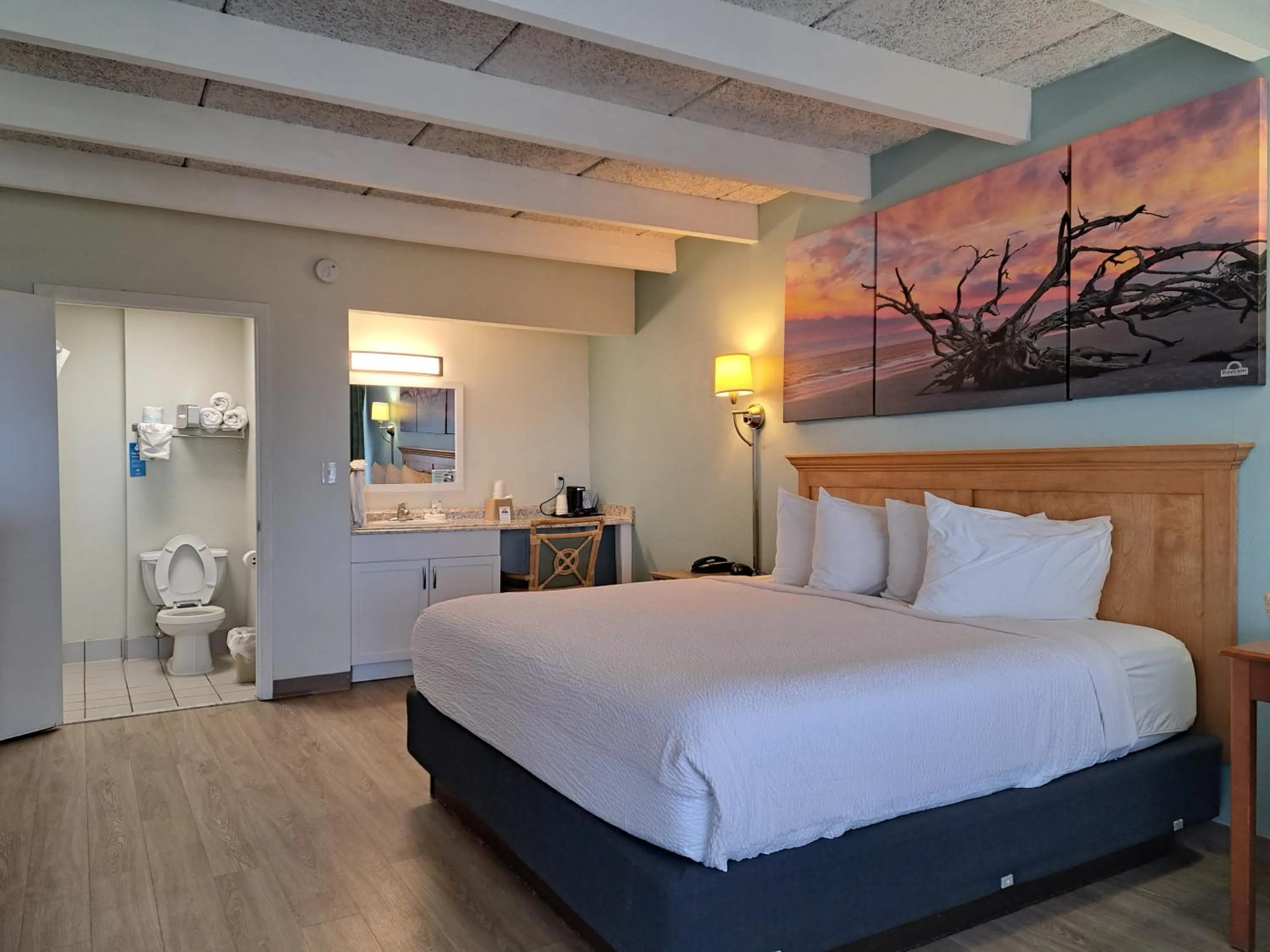 Bed in Days Inn & Suites by Wyndham Jekyll Island