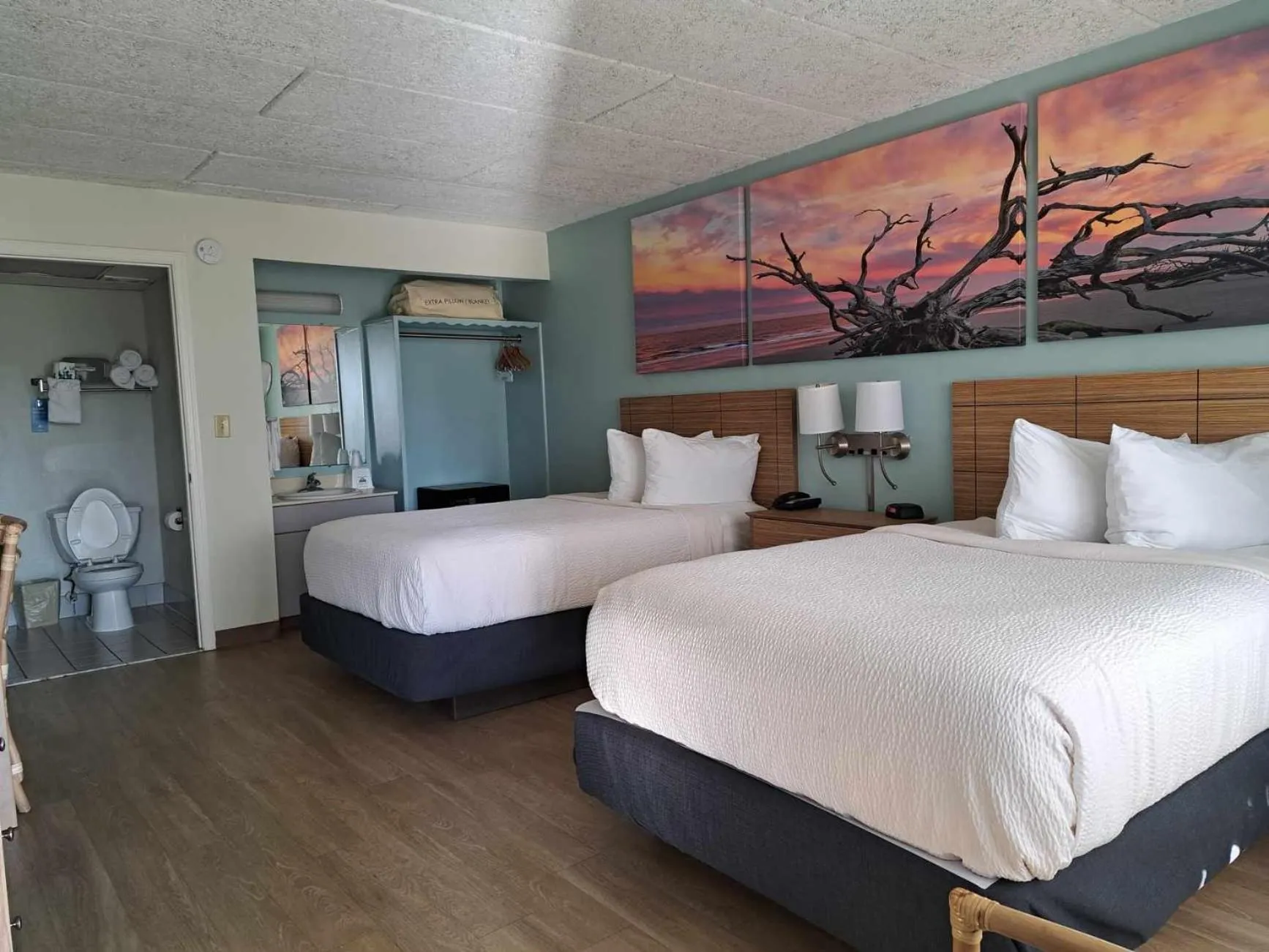 Bed in Days Inn & Suites by Wyndham Jekyll Island