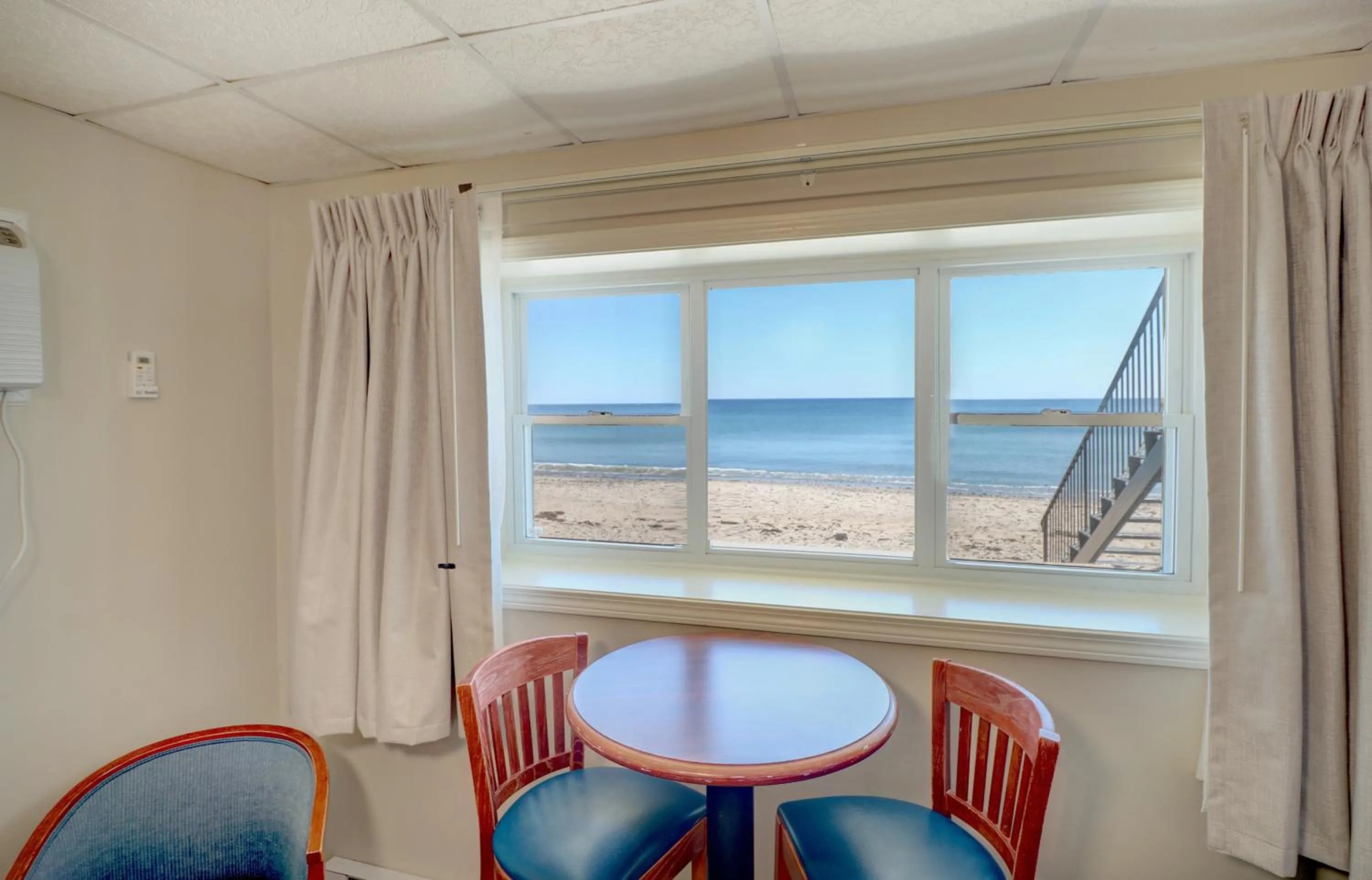 Queen Room with Sea View in Atlantic Oceanfront Hotel, Wells Beach