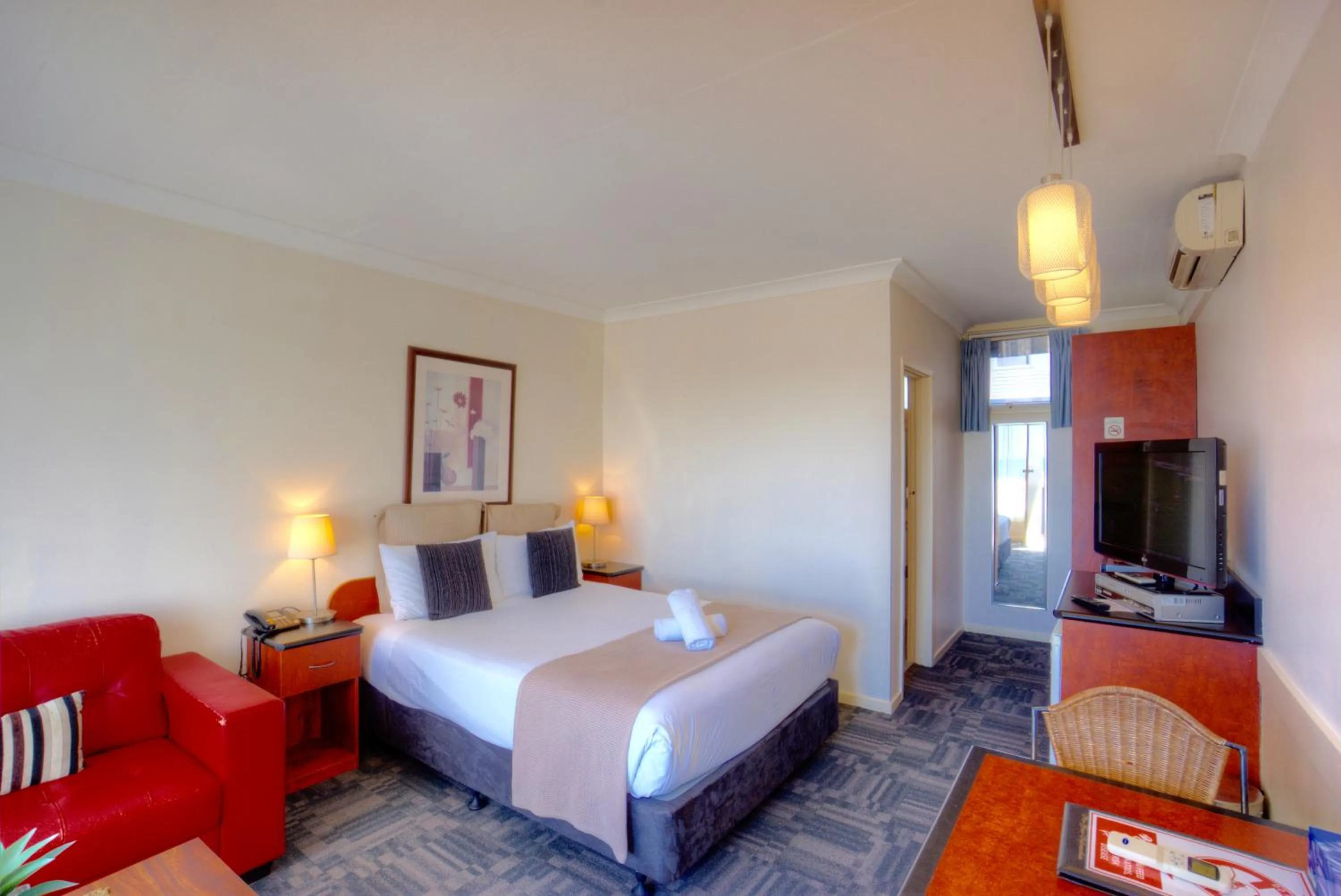 Day, Bed in The Sandridge Motel