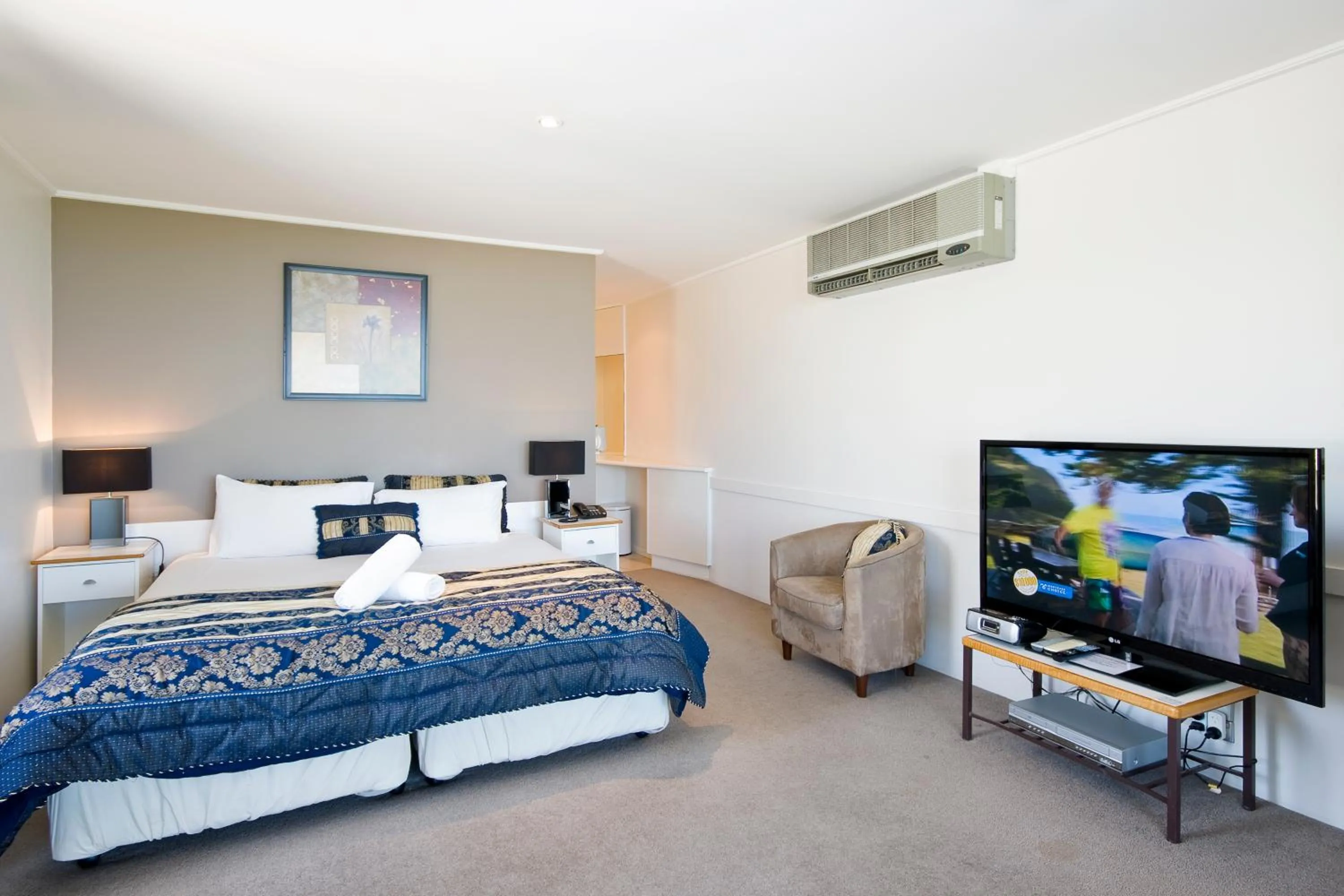 Bed in The Sandridge Motel