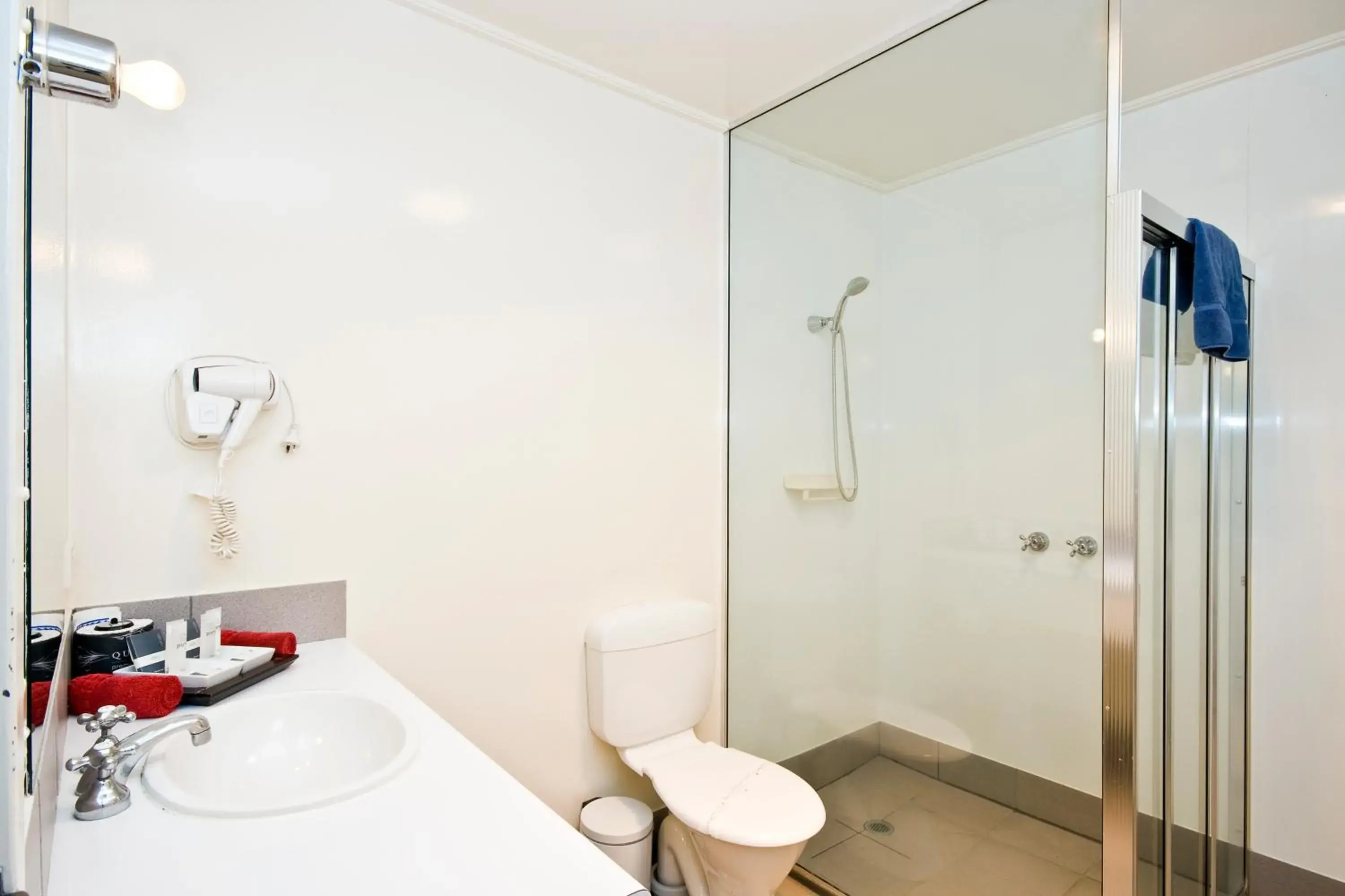 Deluxe King Room with Ocean View in The Sandridge Motel Deluxe King Room with Ocean View in The Sandridge Motel