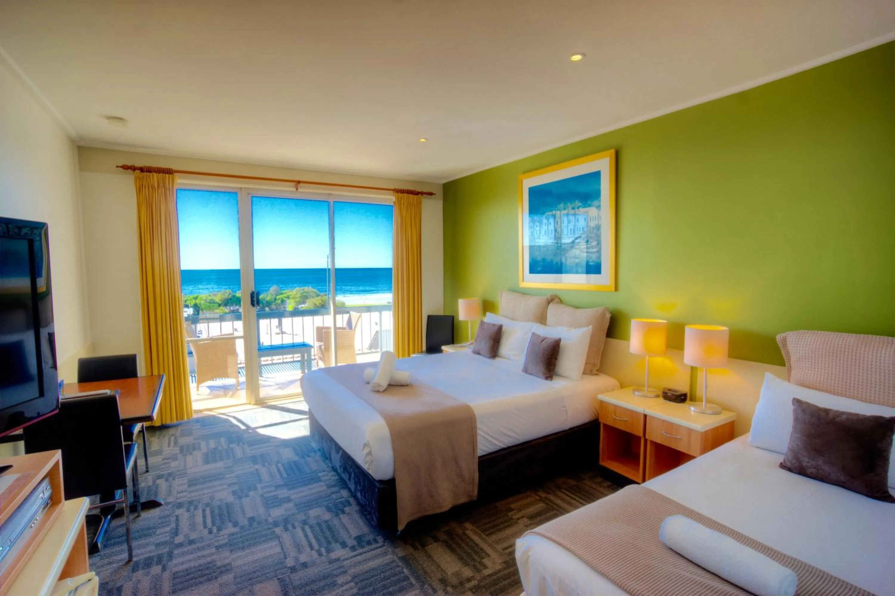 Balcony/Terrace, Bed in The Sandridge Motel