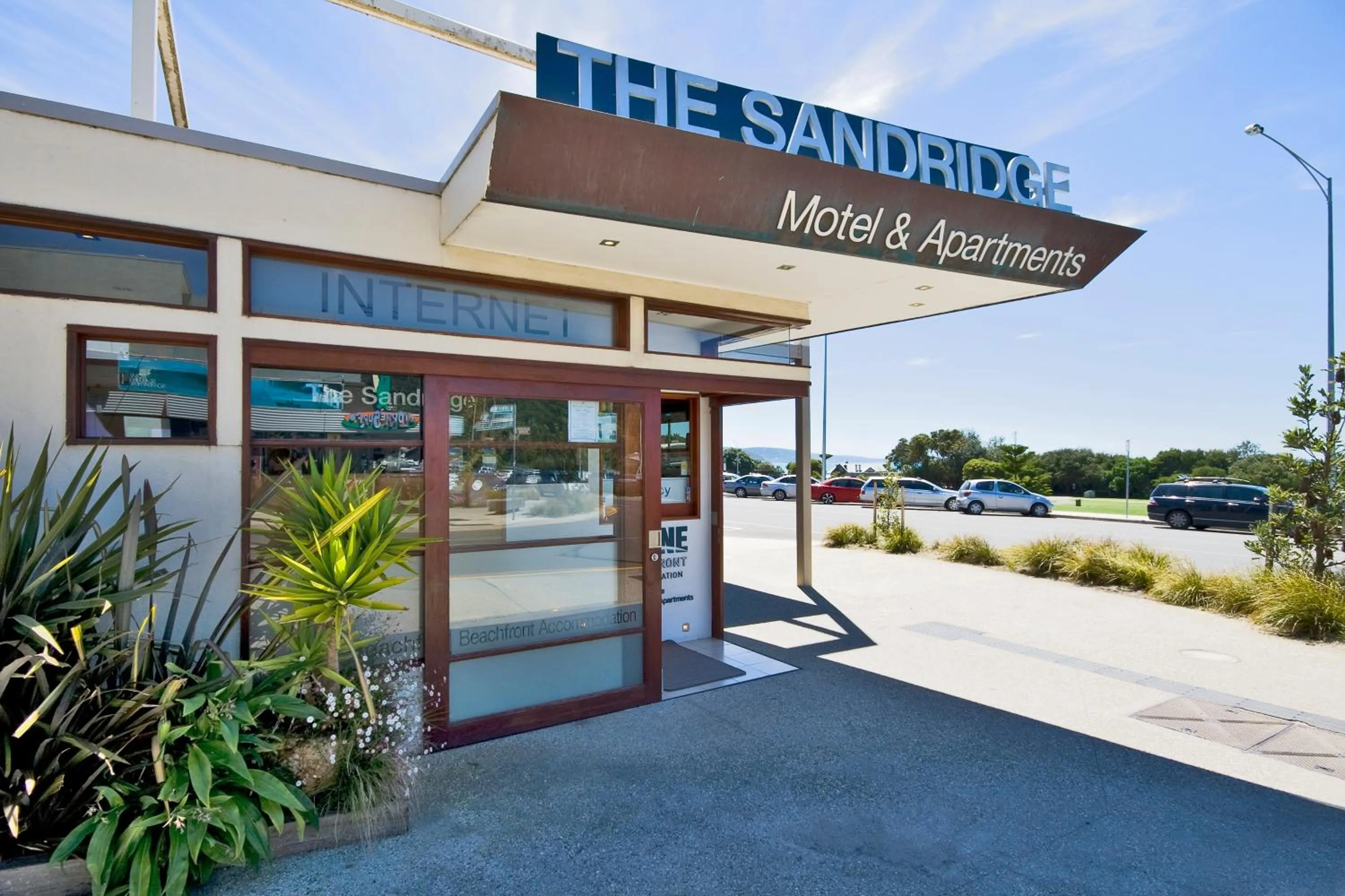 Facade/entrance in The Sandridge Motel