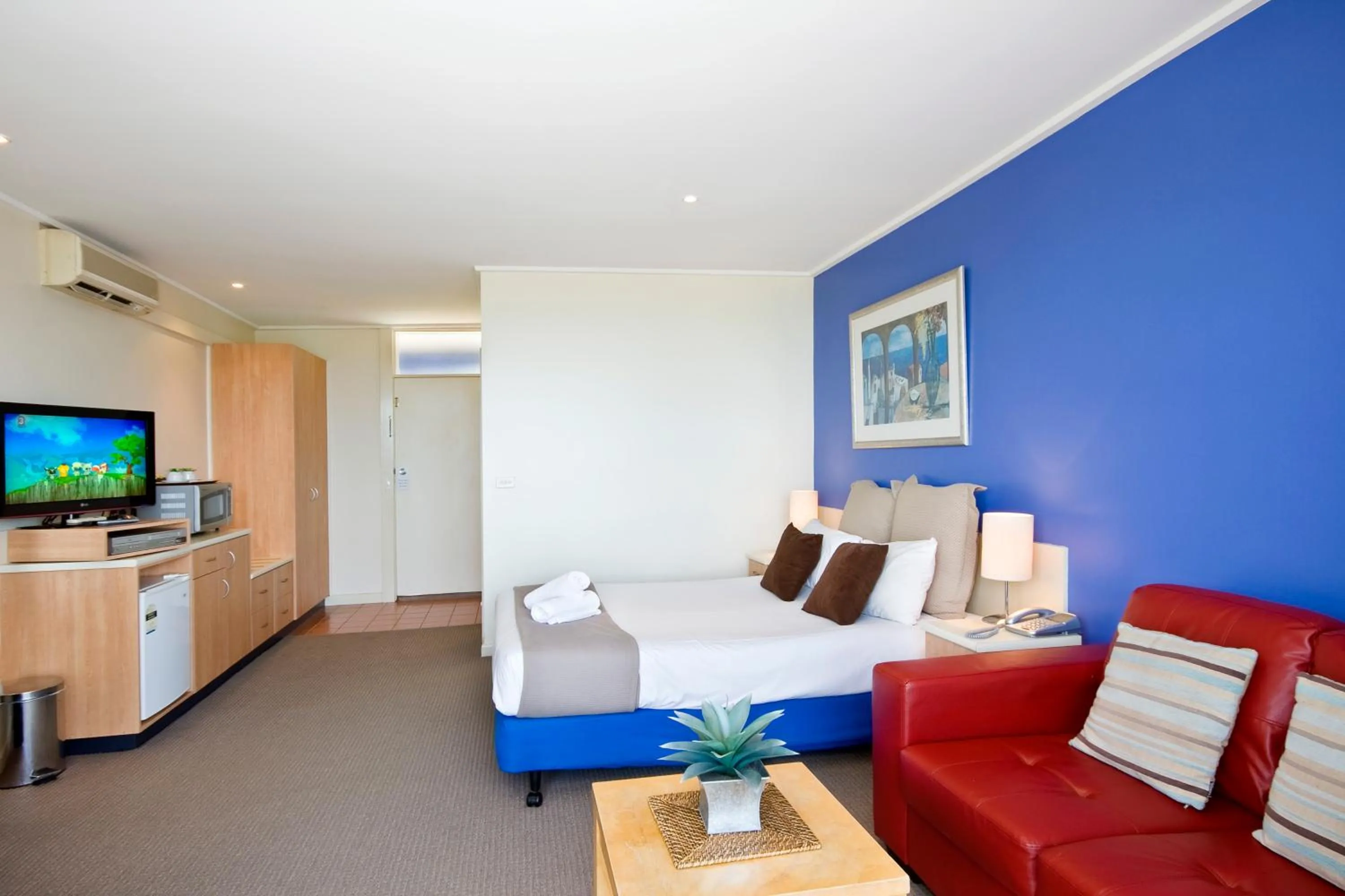 Bed in The Sandridge Motel