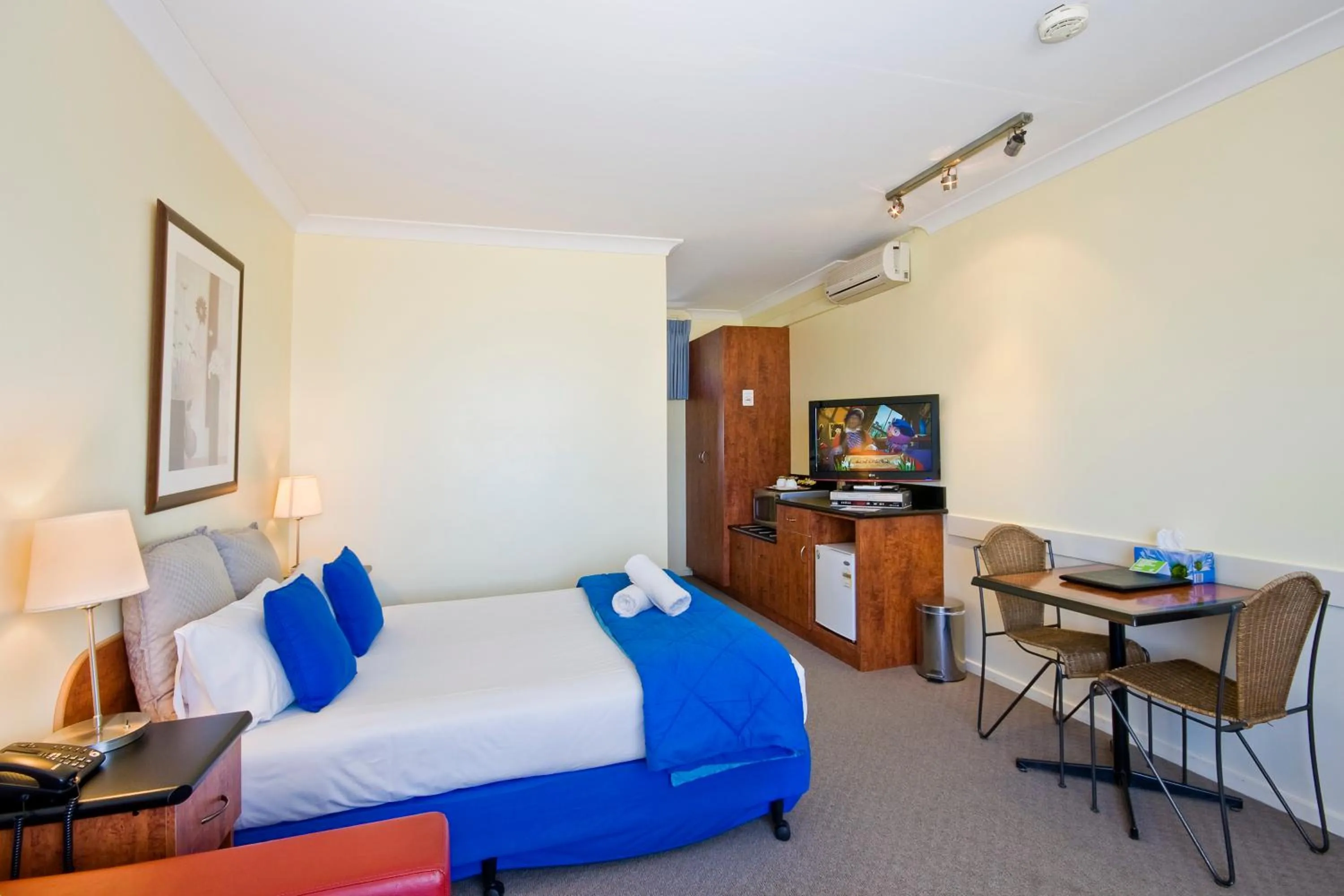 Bed in The Sandridge Motel