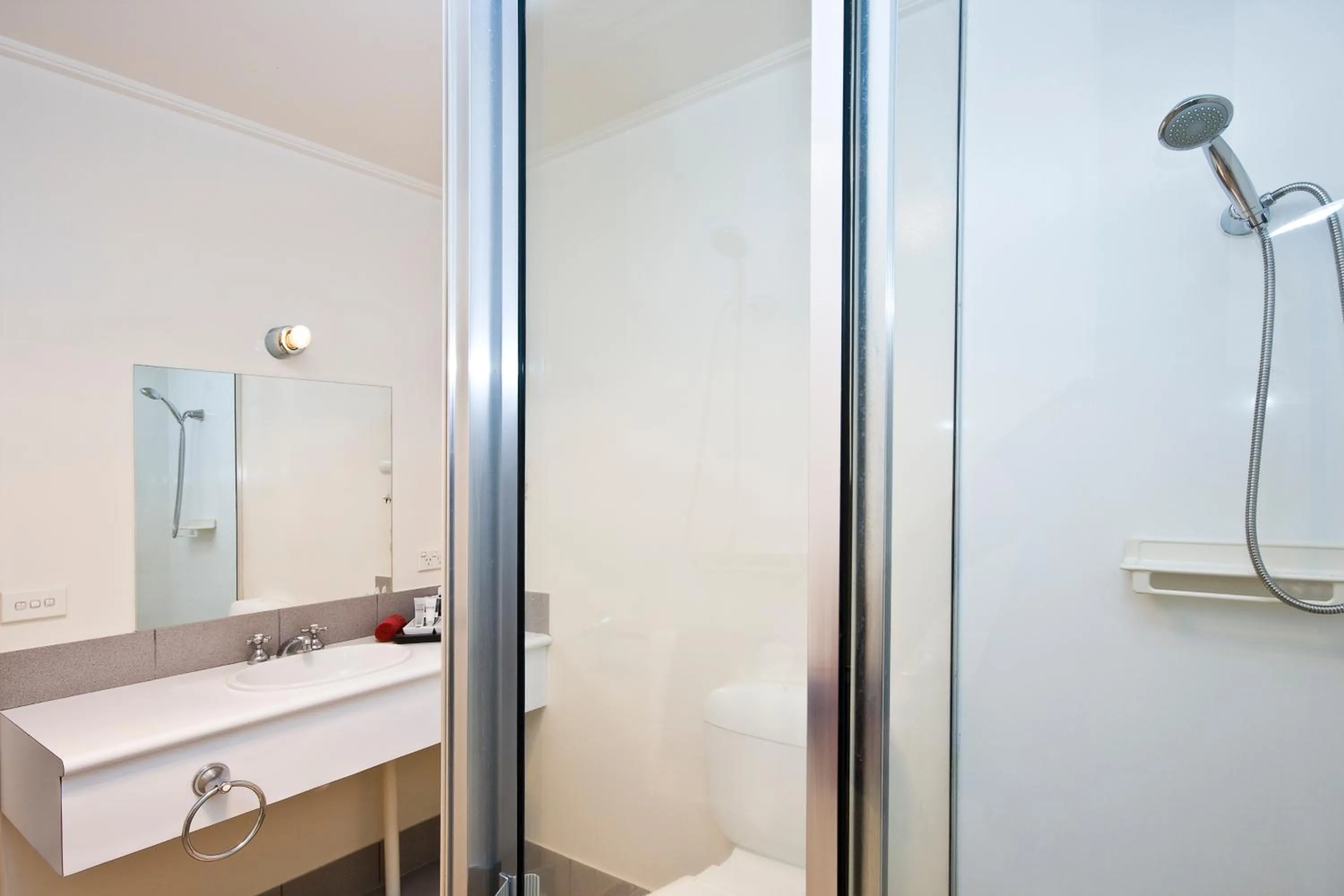 Bathroom in The Sandridge Motel