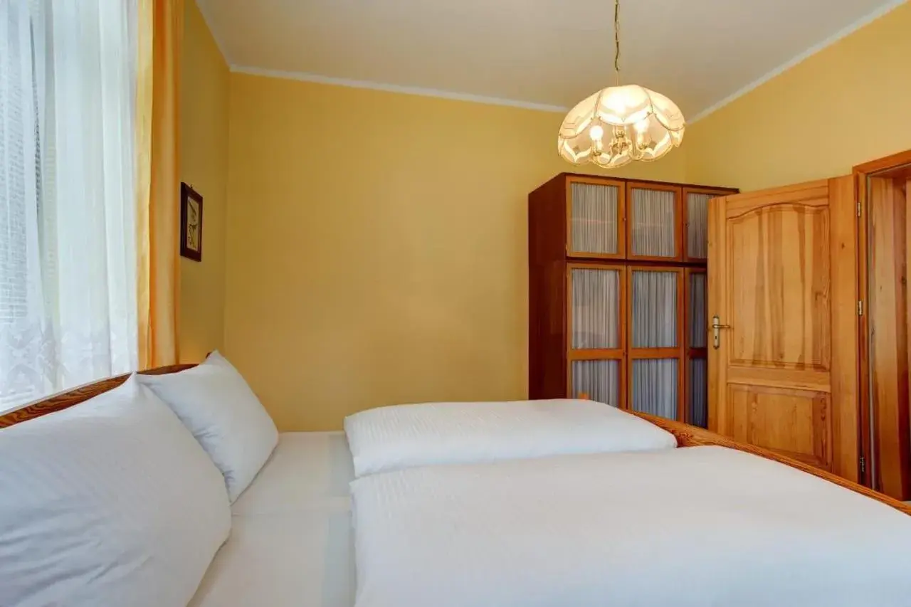 Bed in Gasthaus Hannover Bed in Gasthaus Hannover