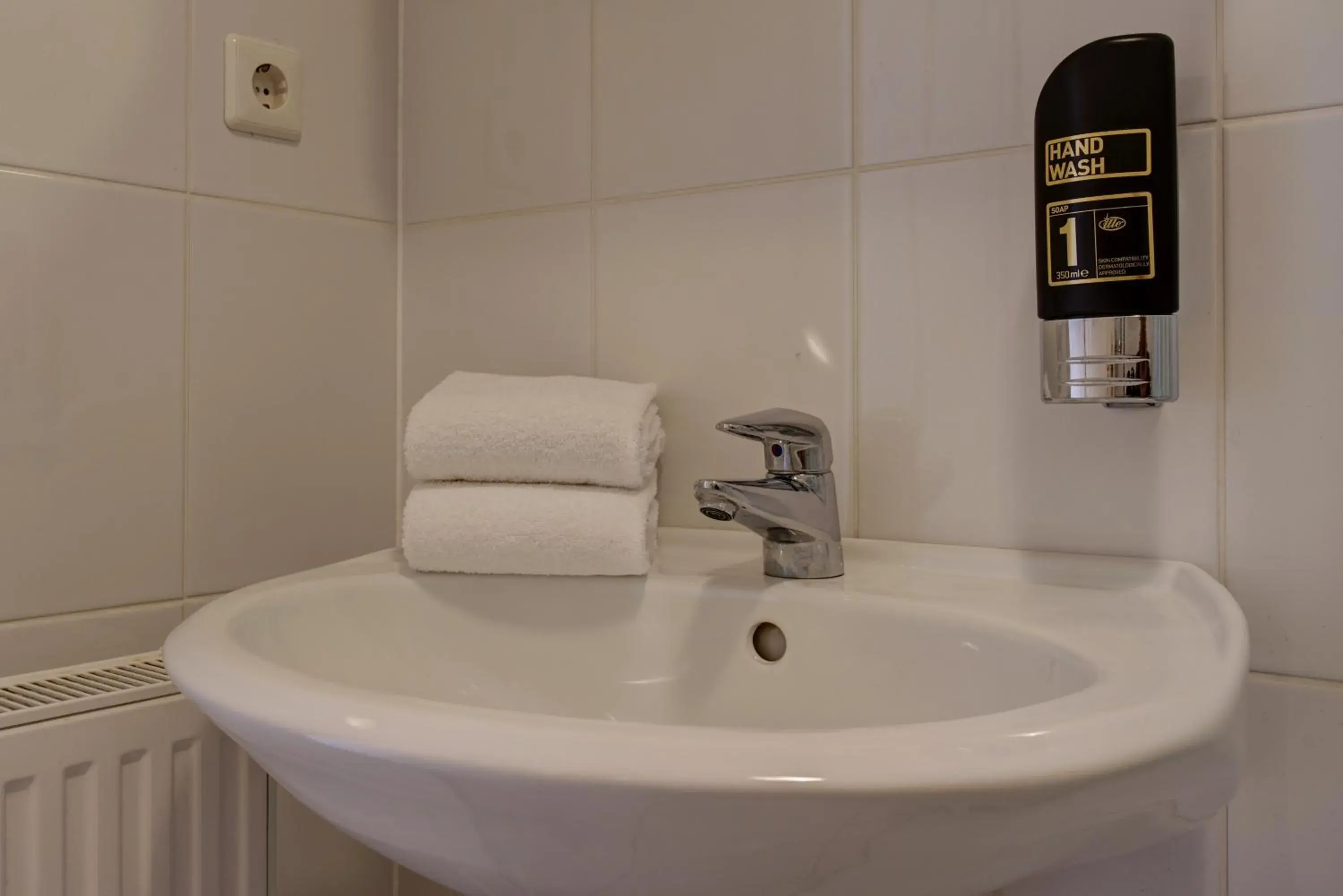 Bathroom in Gasthaus Hannover Bathroom in Gasthaus Hannover