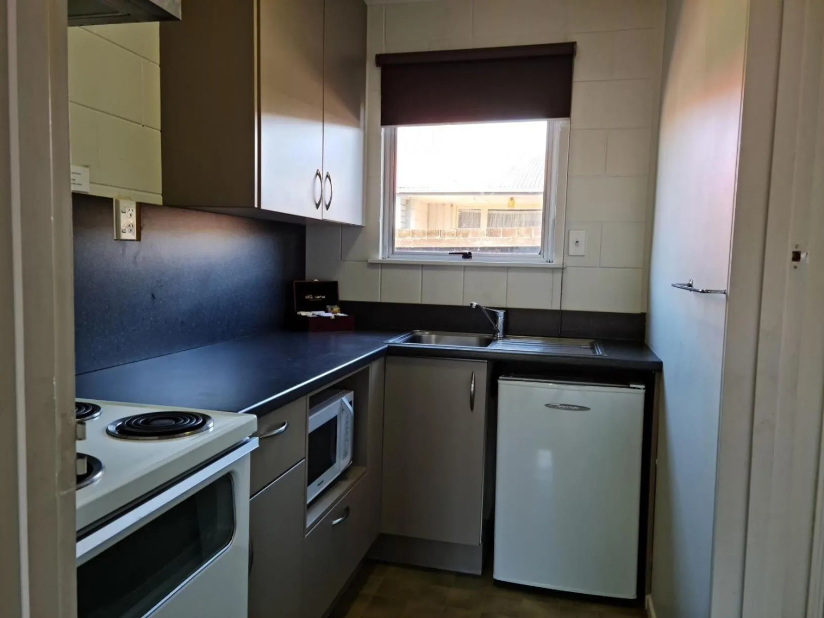 Coffee/tea facilities in Cranford Cottages and Motel