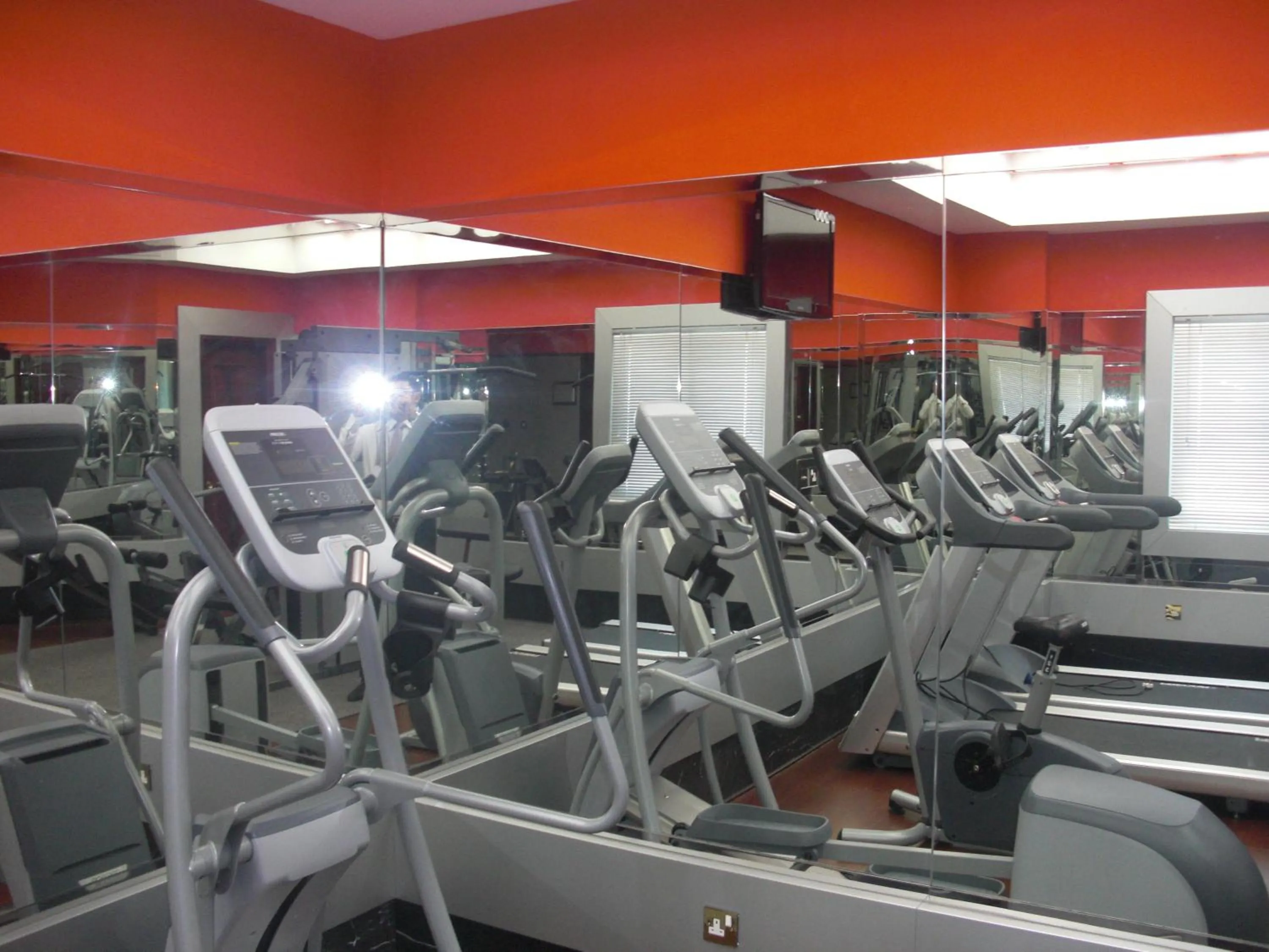 Fitness centre/facilities in Chairmen Hotel