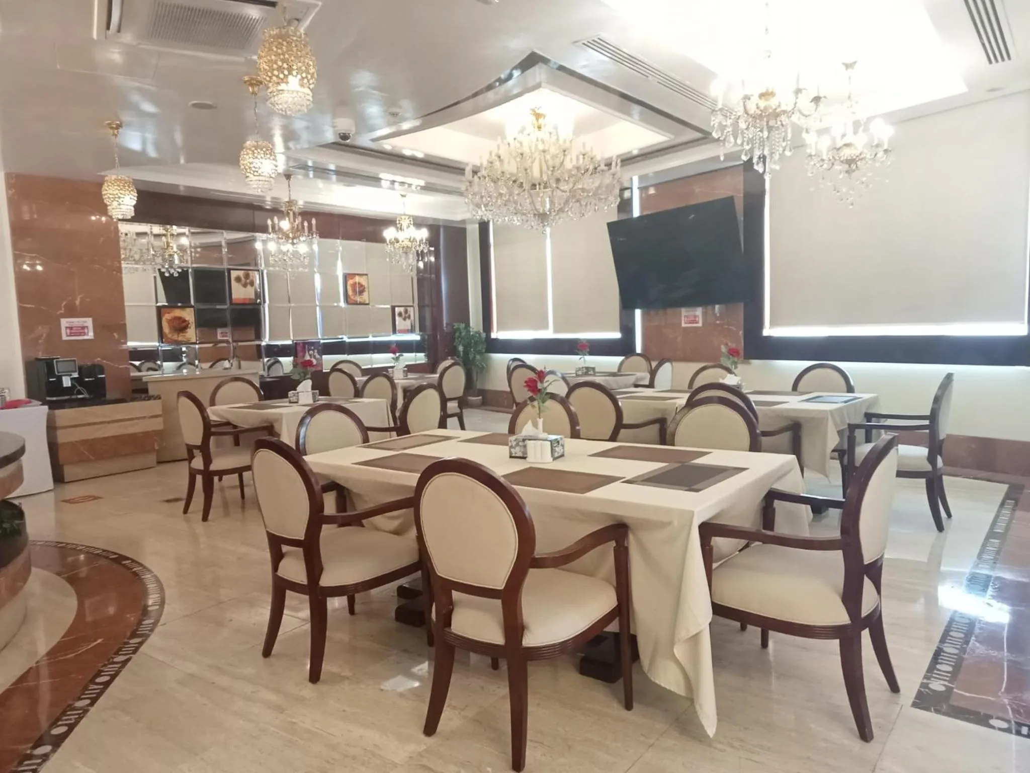 Restaurant/places to eat in Chairmen Hotel