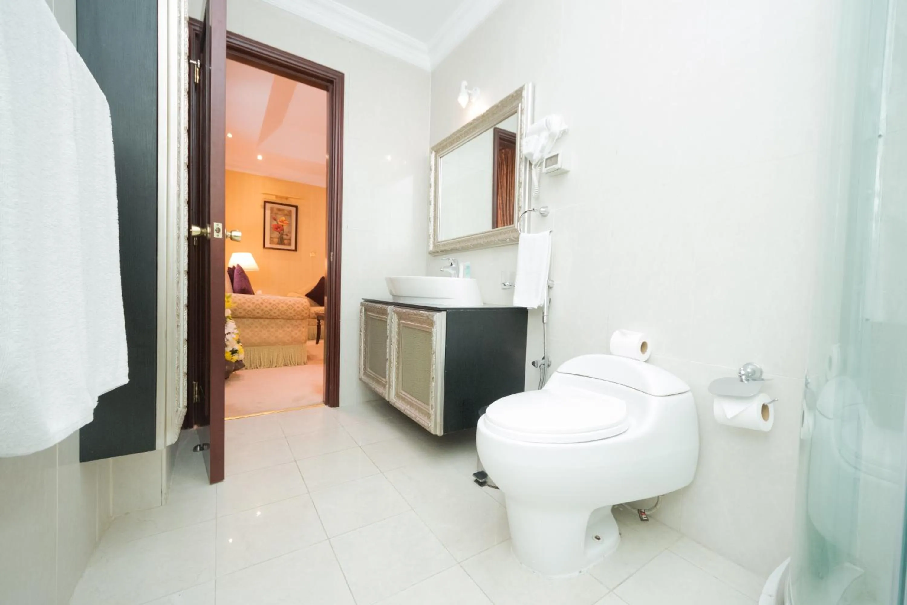 Bathroom in Chairmen Hotel