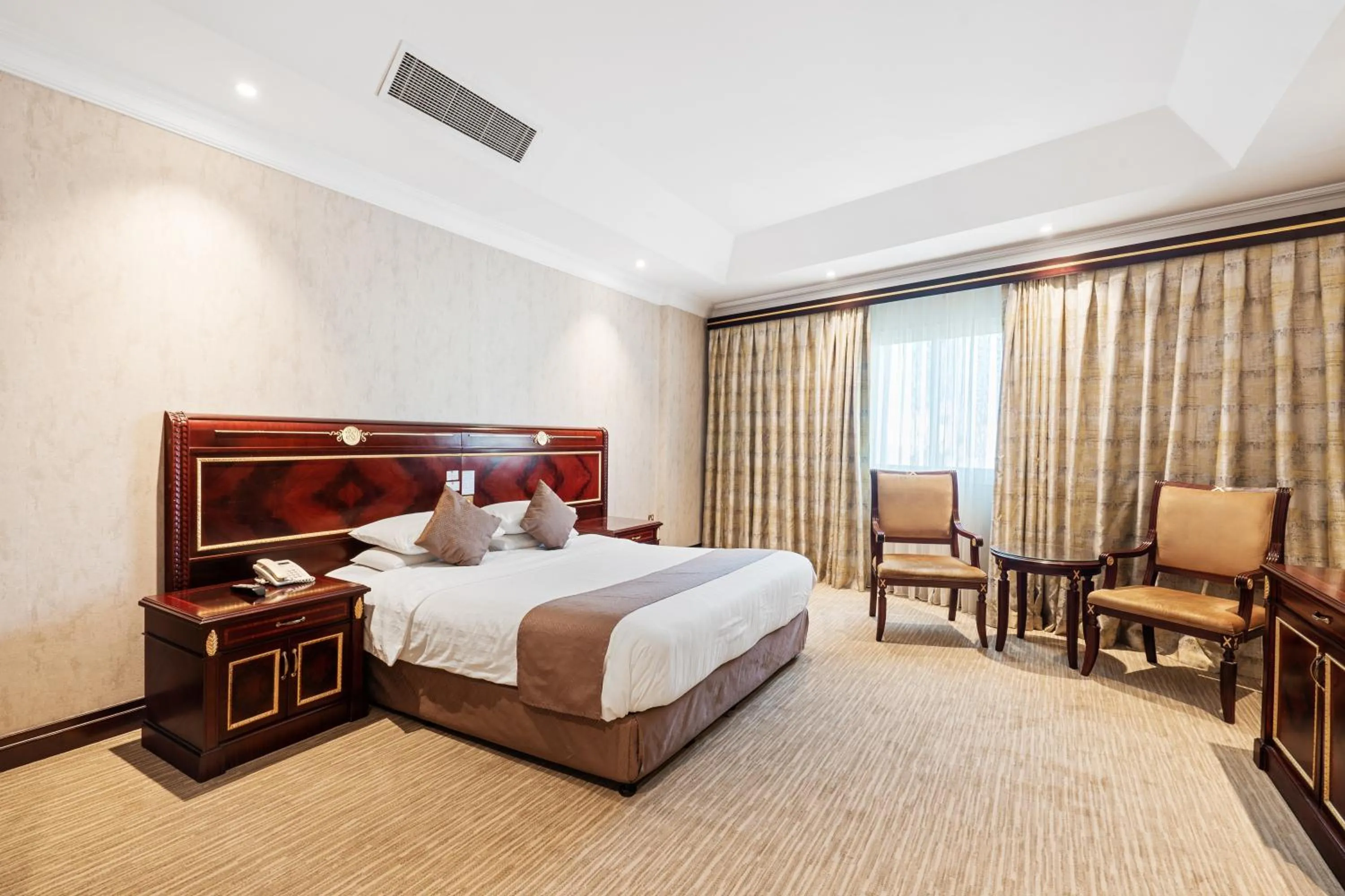 Bedroom, Bed in Chairmen Hotel