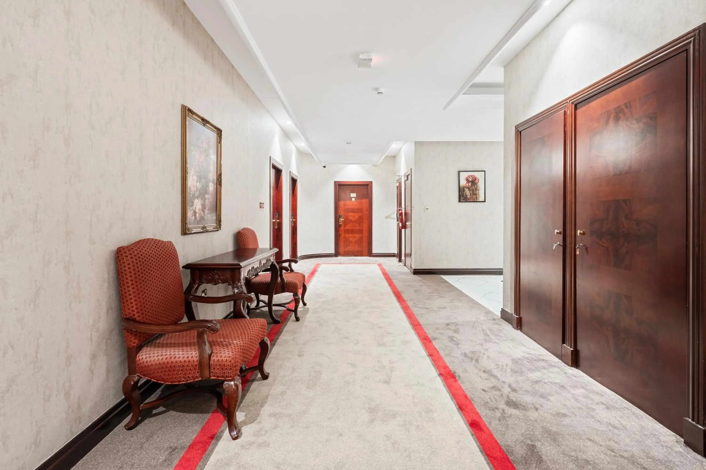 Seating area in Chairmen Hotel