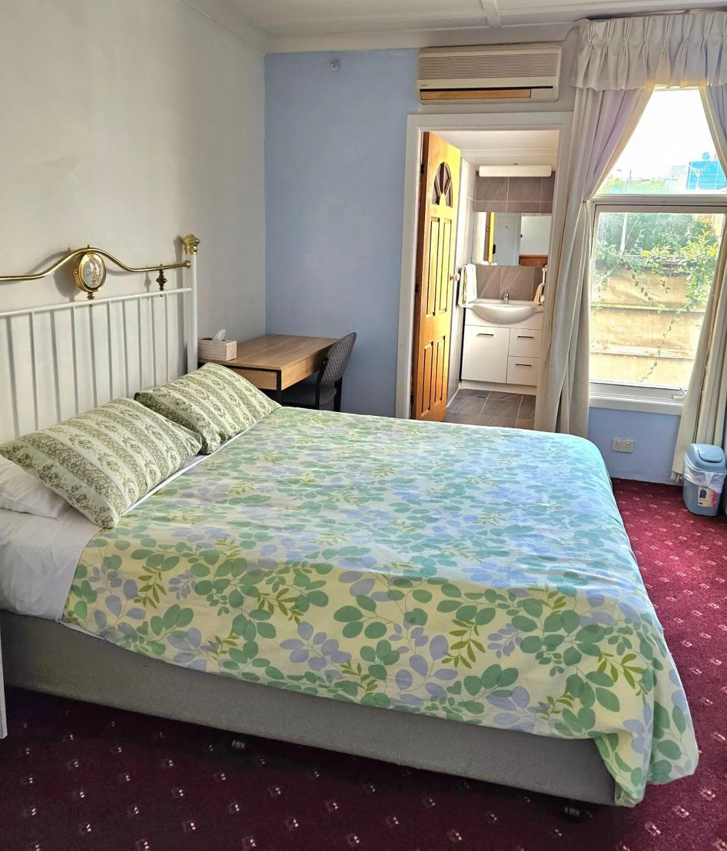 Bed in Georgian Court Inn