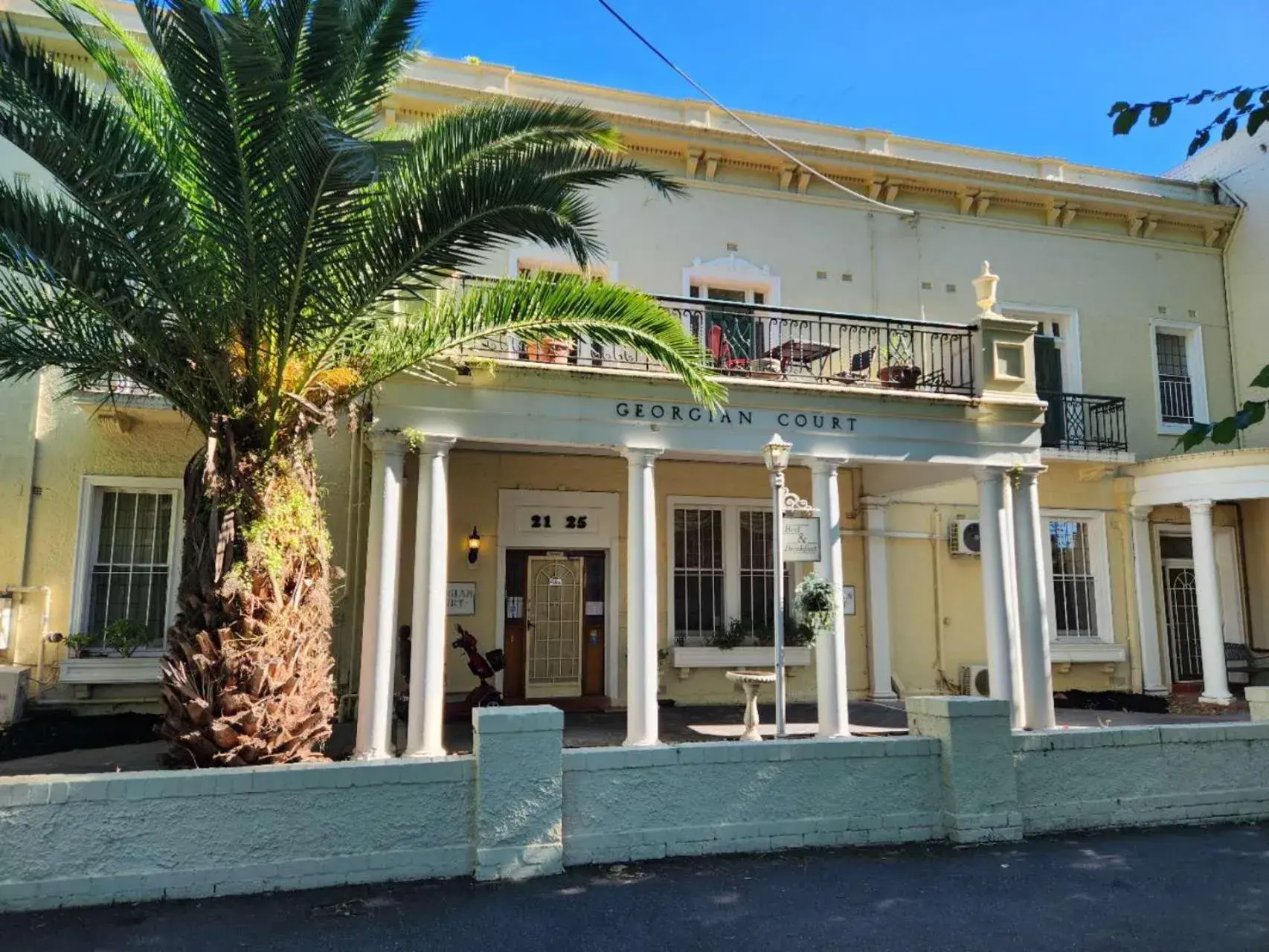 Property building in Georgian Court Inn Property building in Georgian Court Inn