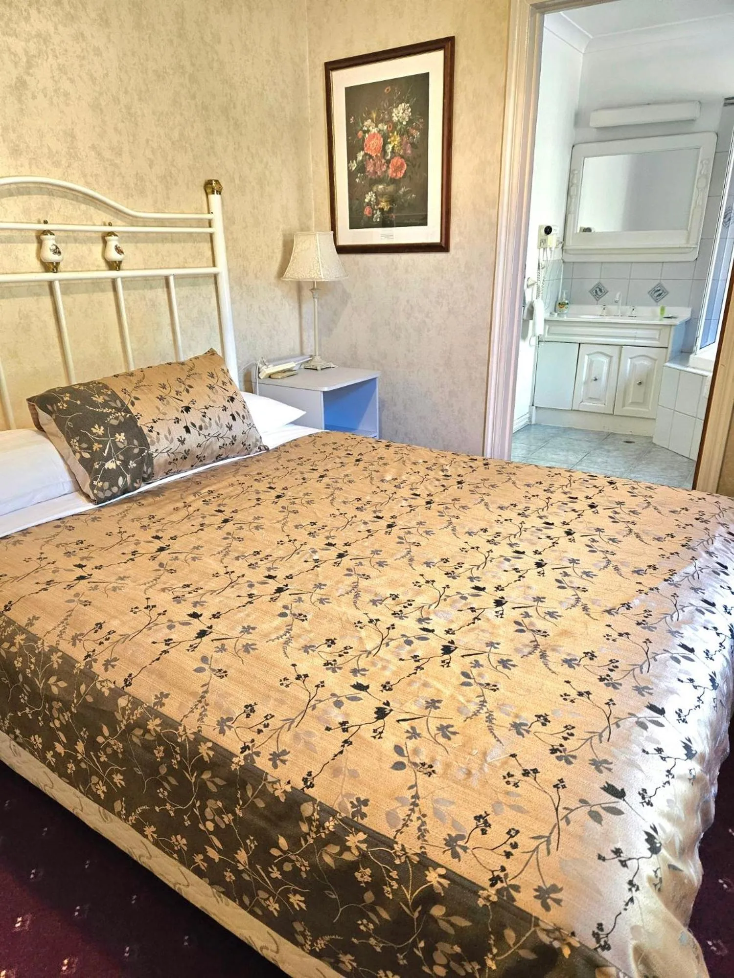 Bed in Georgian Court Inn