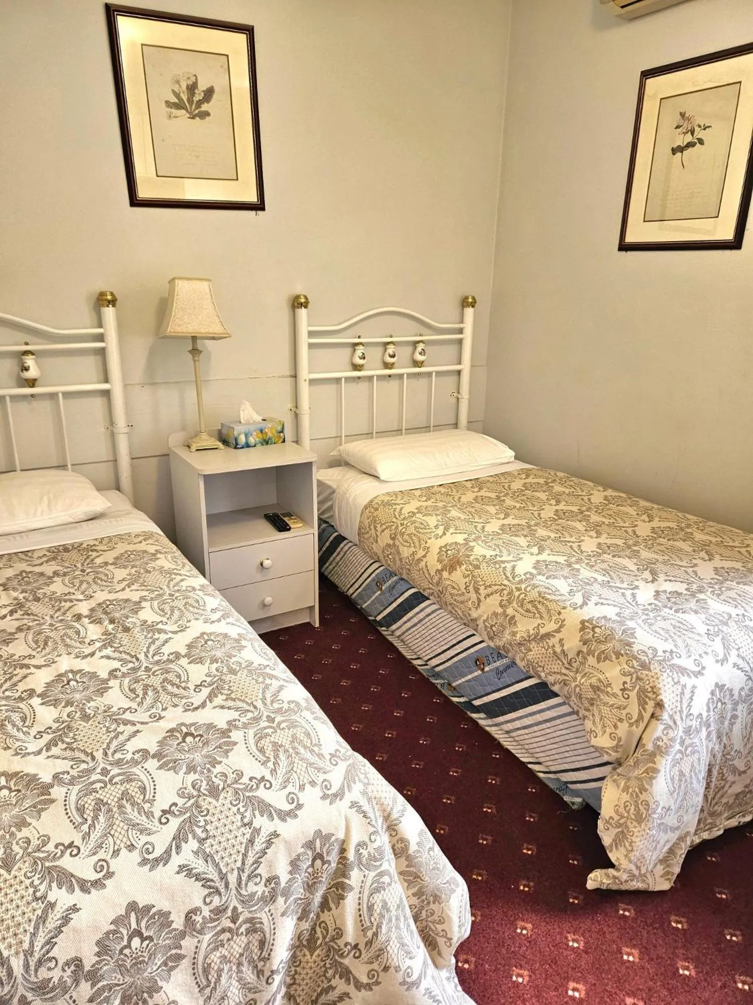 Bed in Georgian Court Inn