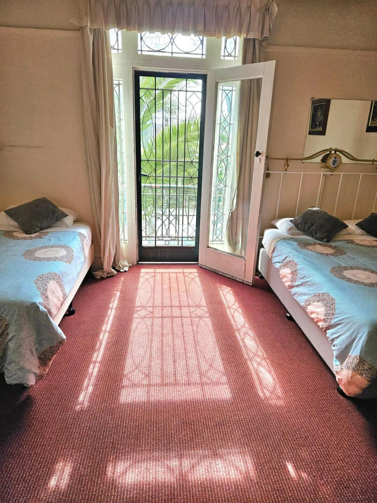 Bed in Georgian Court Inn