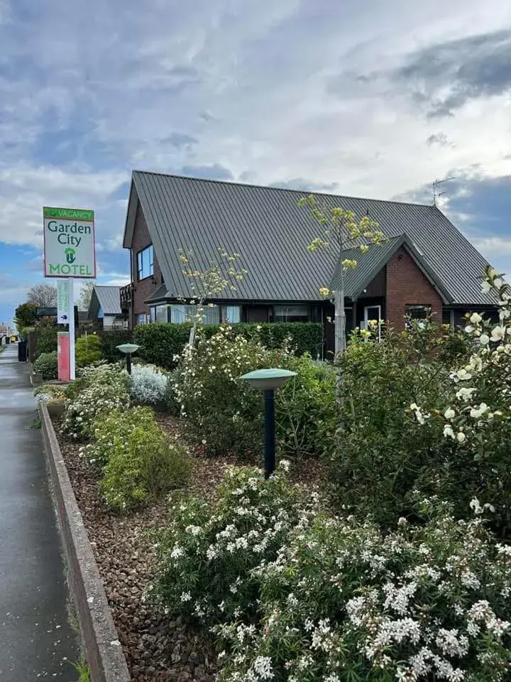Garden view in Garden City Motel Garden view in Garden City Motel