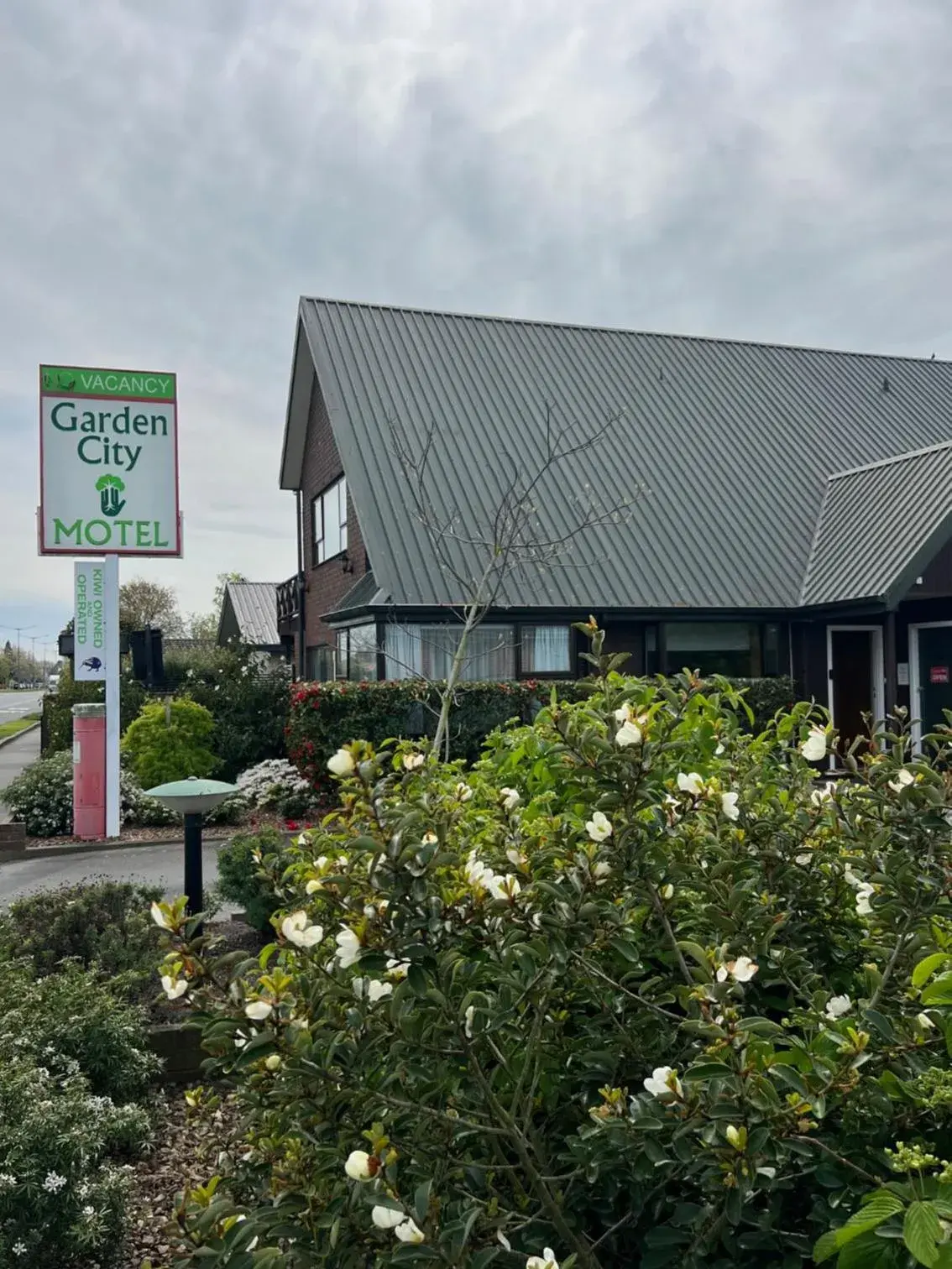 Garden view in Garden City Motel Garden view in Garden City Motel