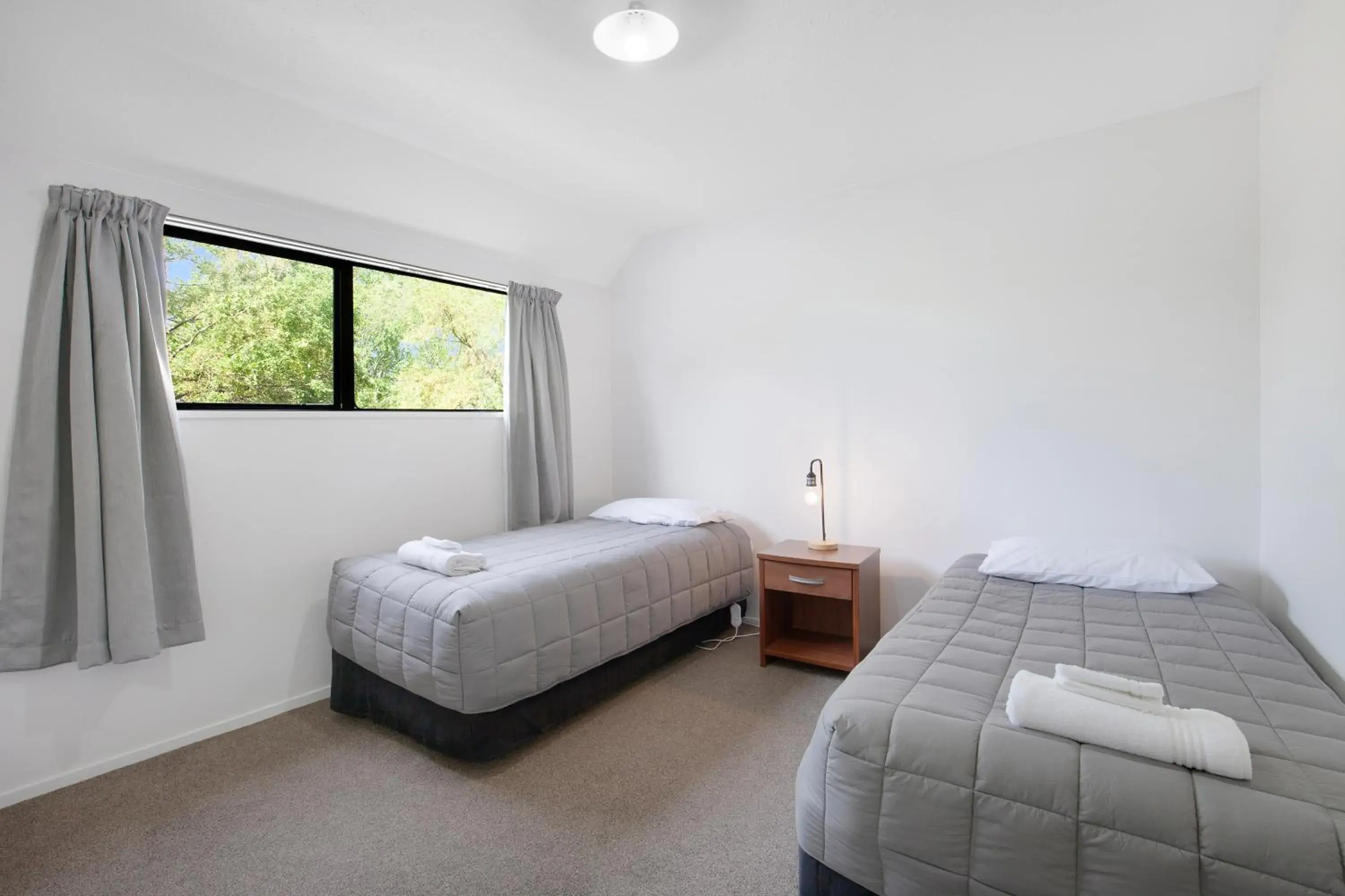 Bedroom, Bed in Garden City Motel Bedroom, Bed in Garden City Motel