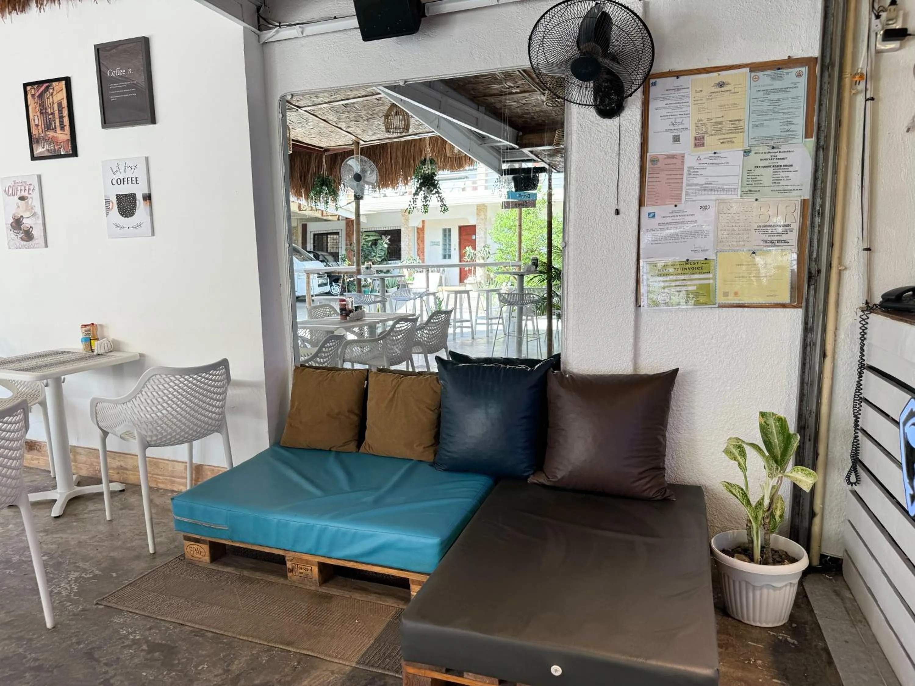 Lounge or bar in West Coast Beach House