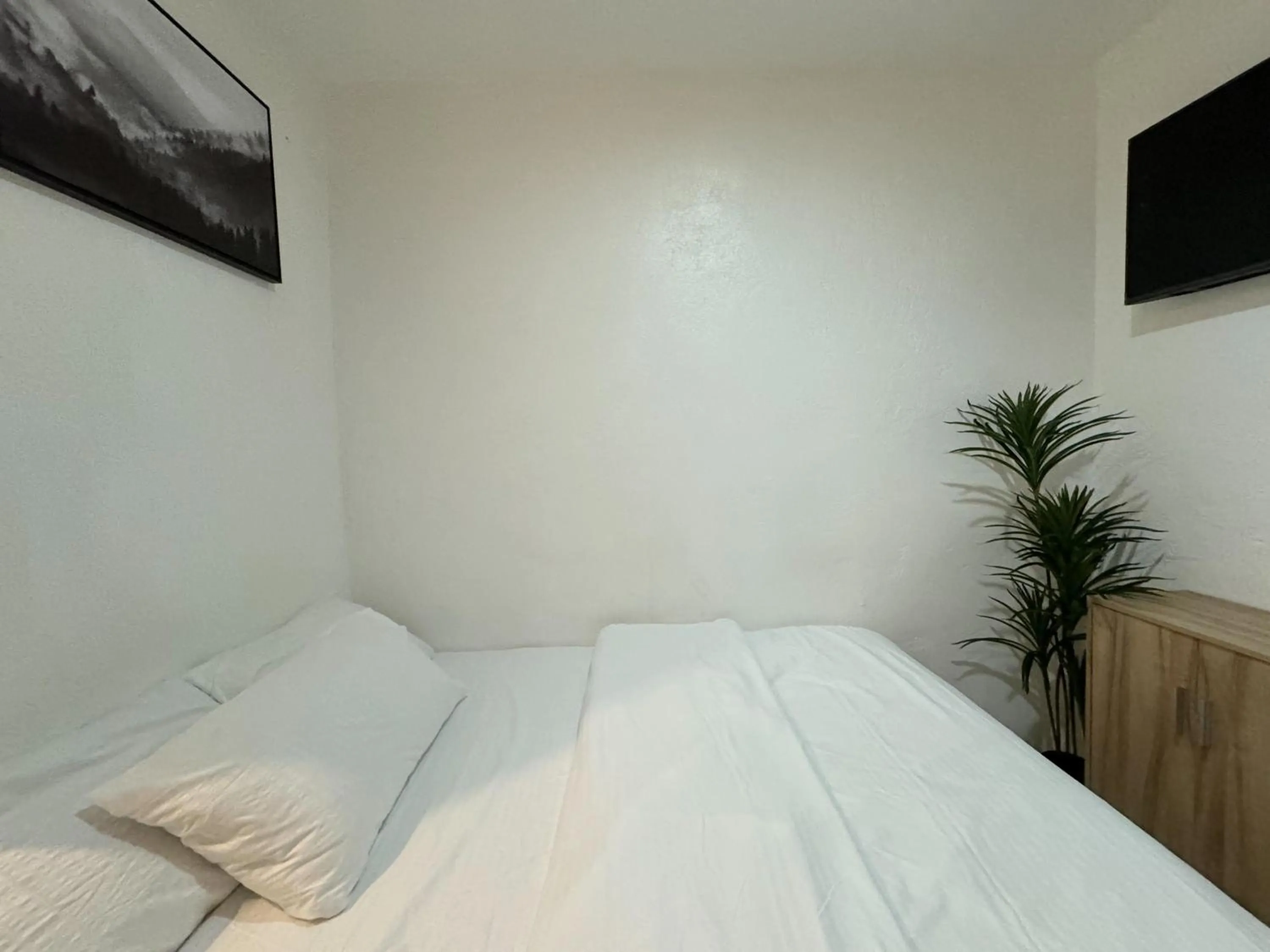 Bedroom, Bed in West Coast Beach House