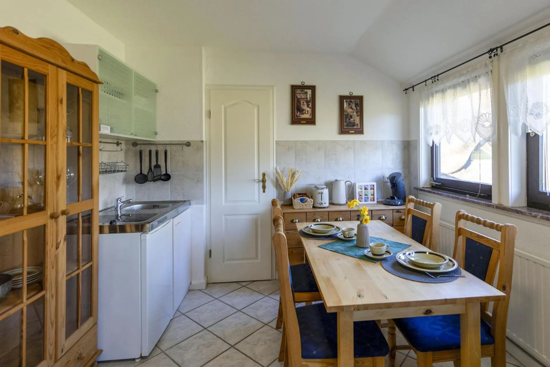 Kitchen or kitchenette in Bei Ulbrichs Hotel garni & Catering