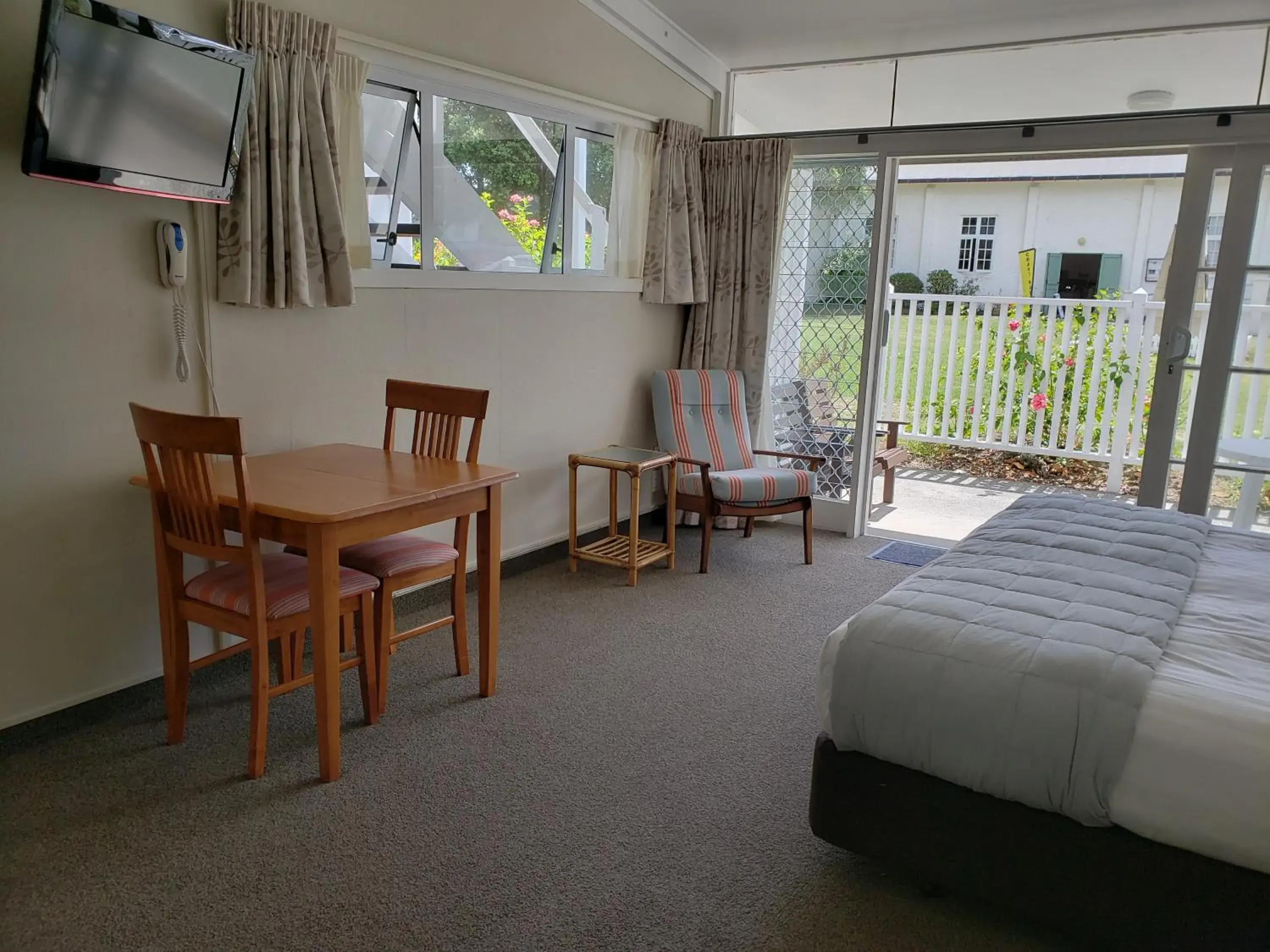 Studio with Courtyard 4 in Hananui Lodge and Apartments Studio with Courtyard 4 in Hananui Lodge and Apartments