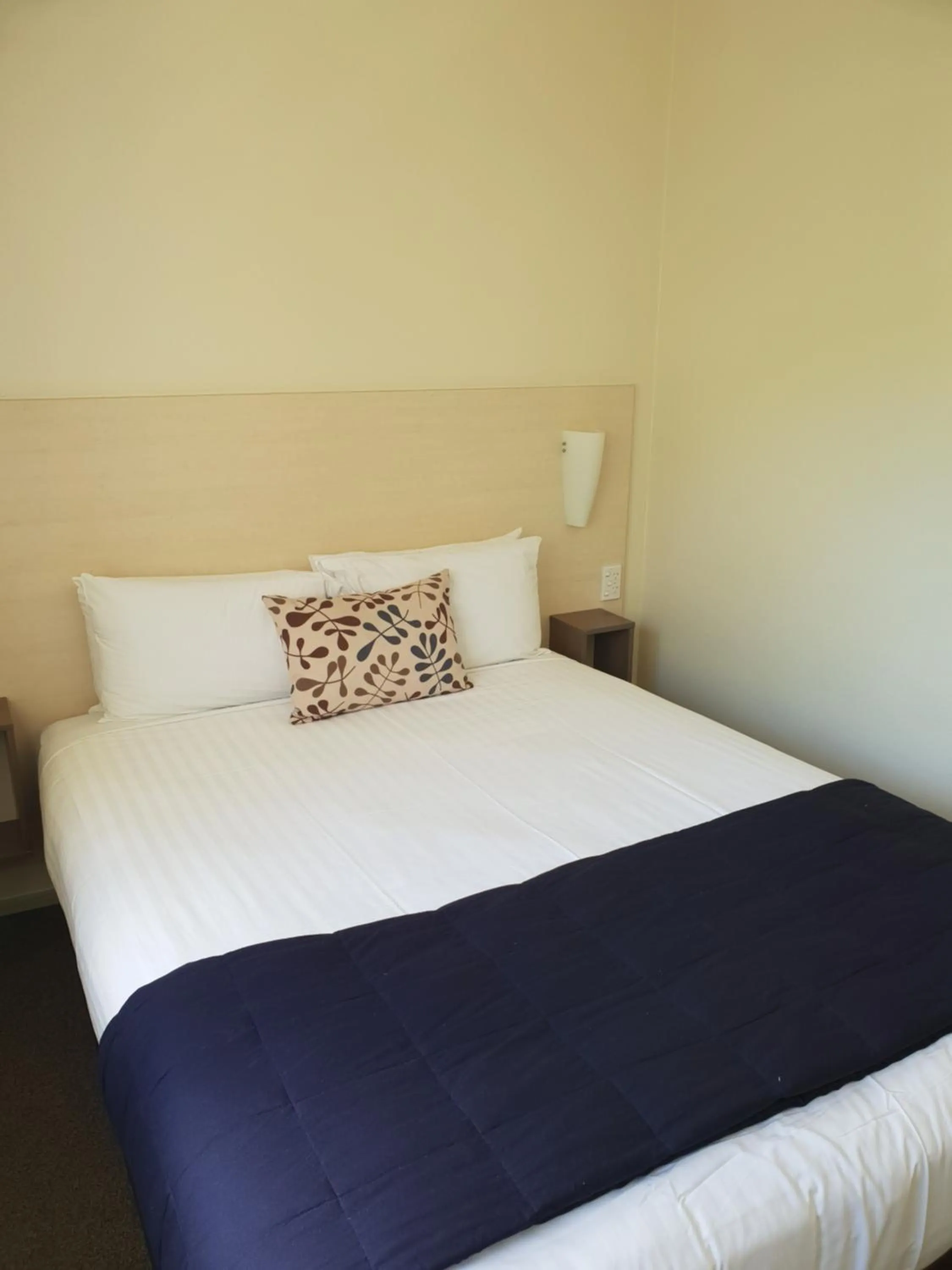 Bedroom, Bed in Hananui Lodge and Apartments
