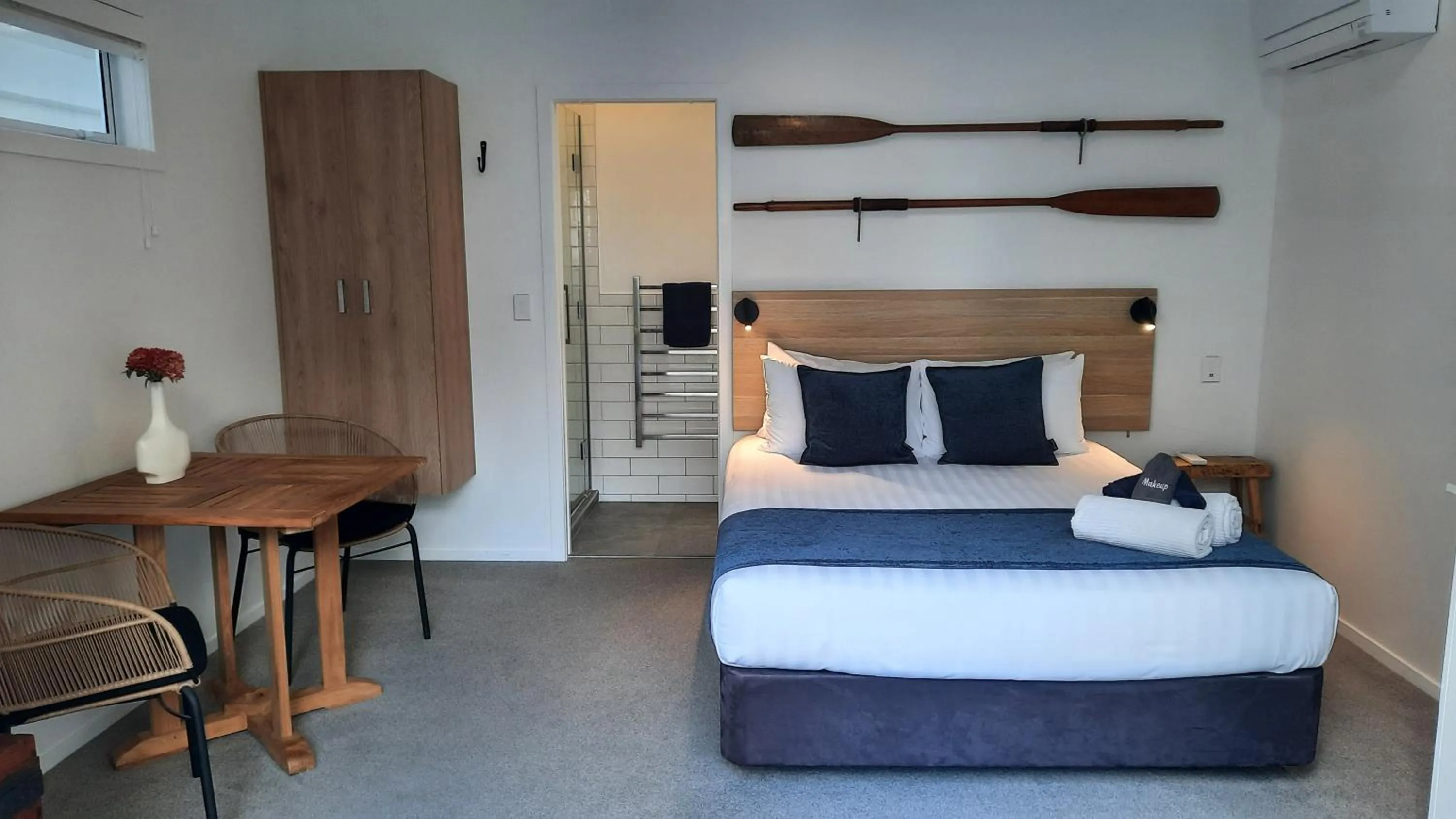 Bed in Hananui Lodge and Apartments