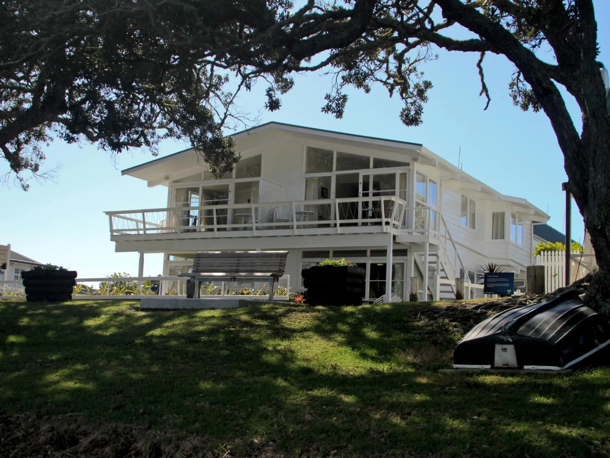 Facade/entrance in Hananui Lodge and Apartments