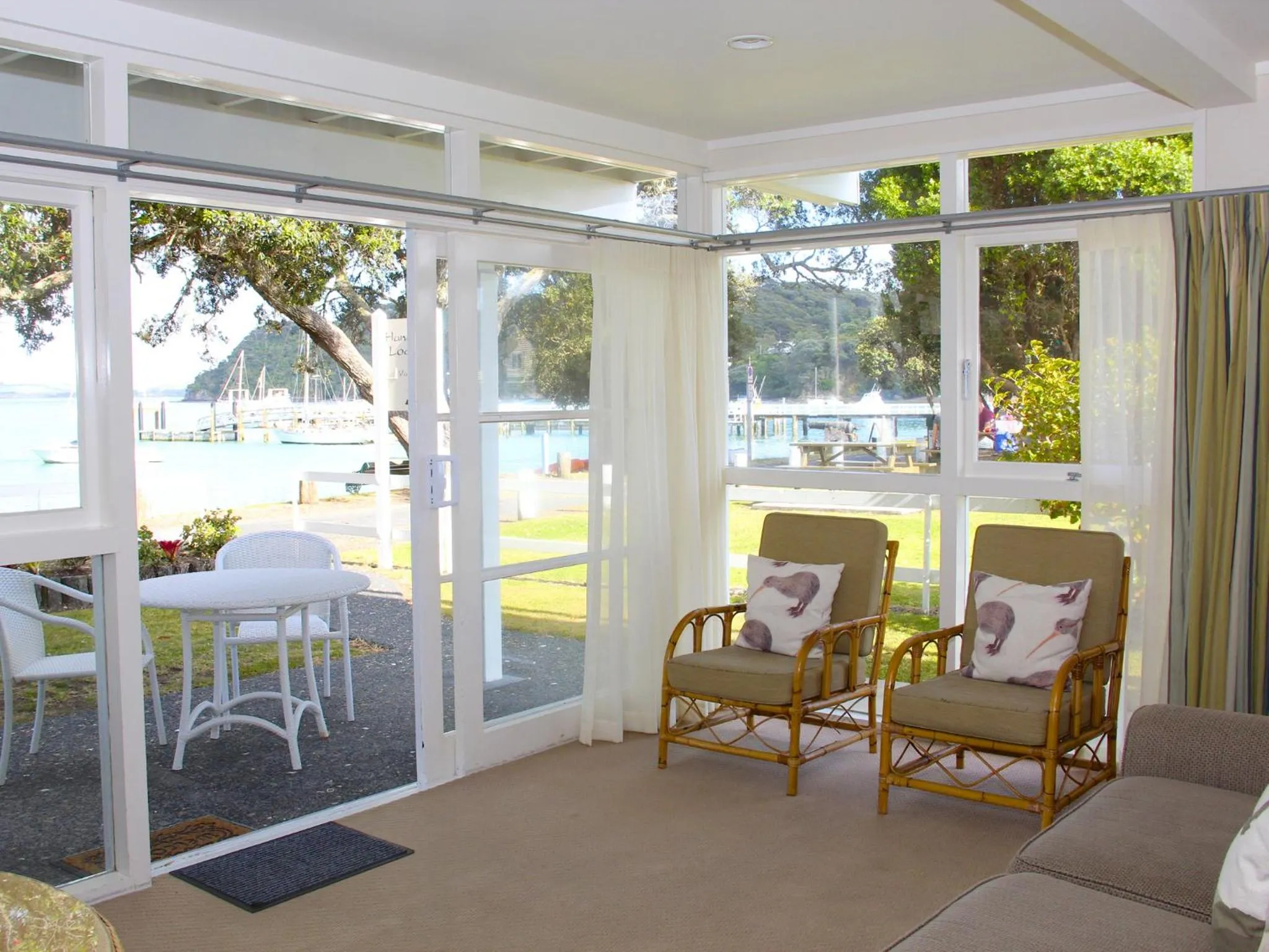 Day in Hananui Lodge and Apartments