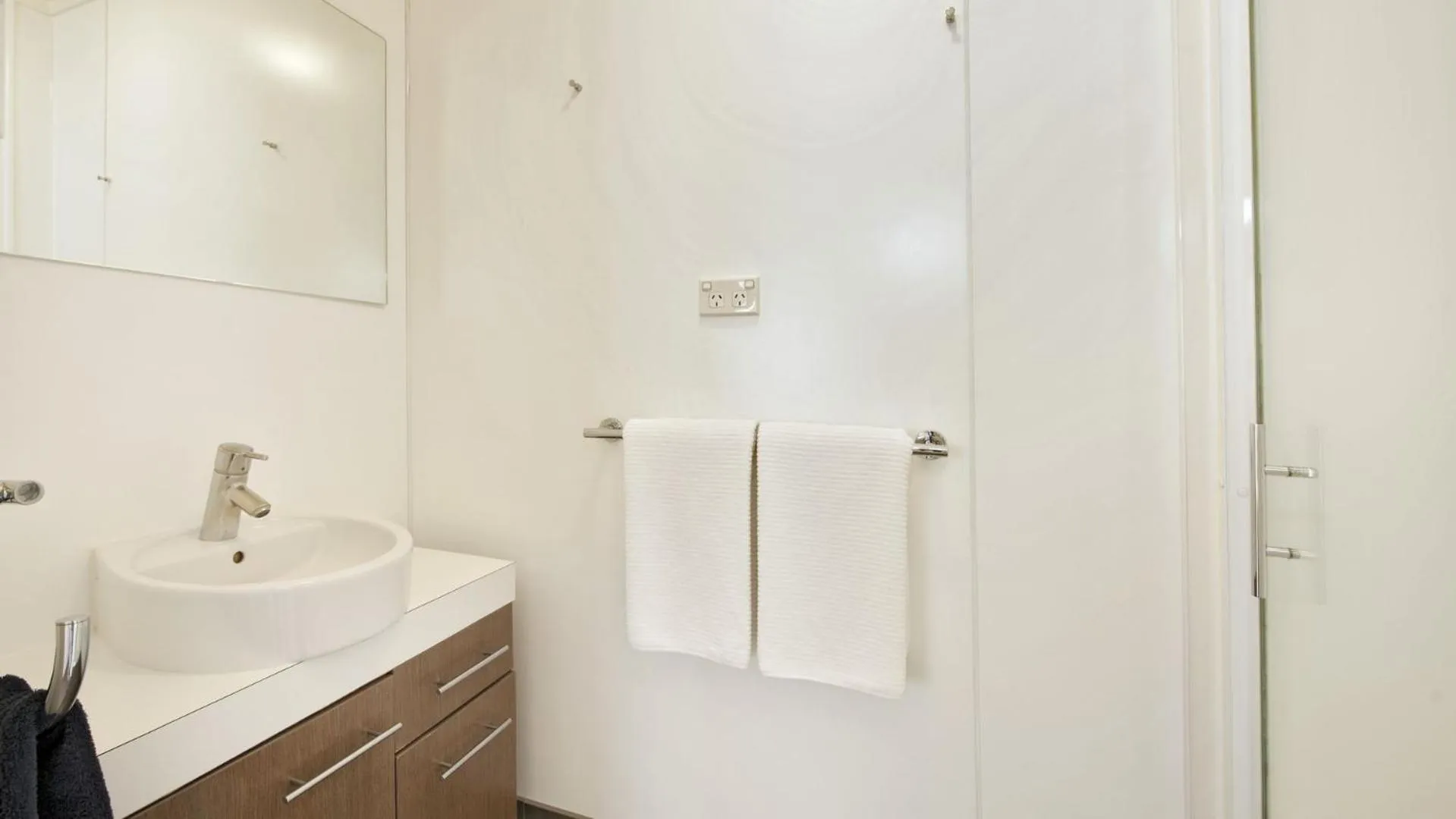 Bathroom in Hananui Lodge and Apartments